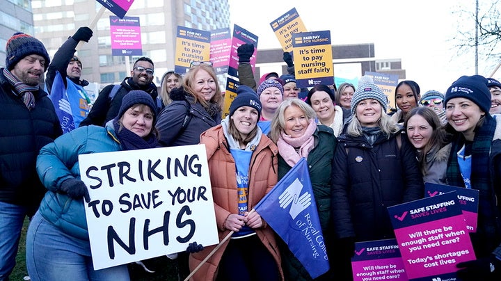 NHS: Thousands of nurses across England strike in dispute over pay