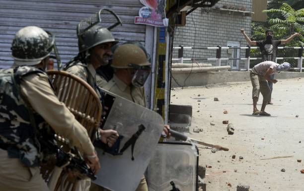 Kashmiri protestors throw stones towards Indian government forces during clashes in Srinagar in 2017