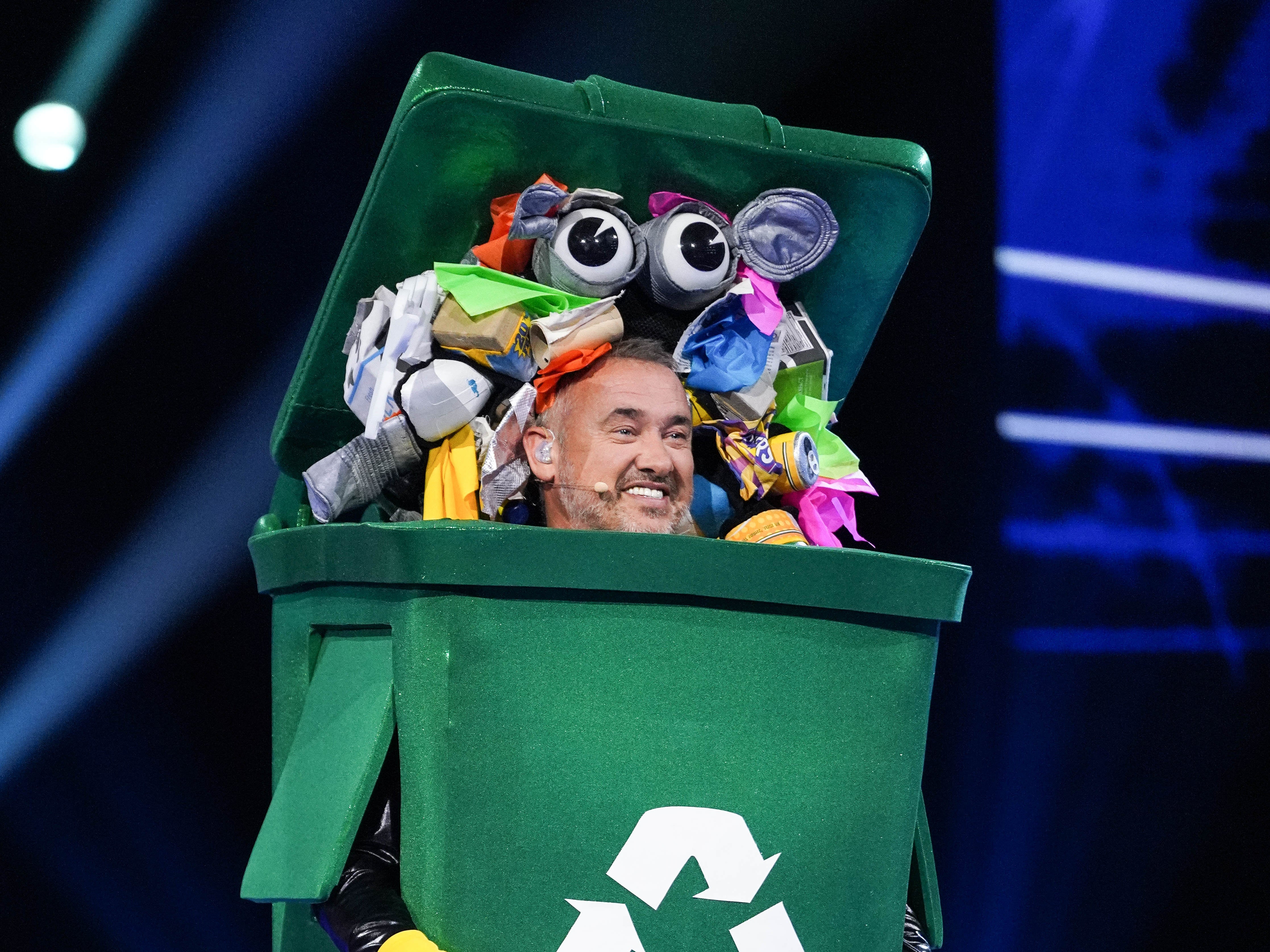 Stephen Hendry is Rubbish on The Masked Singer!