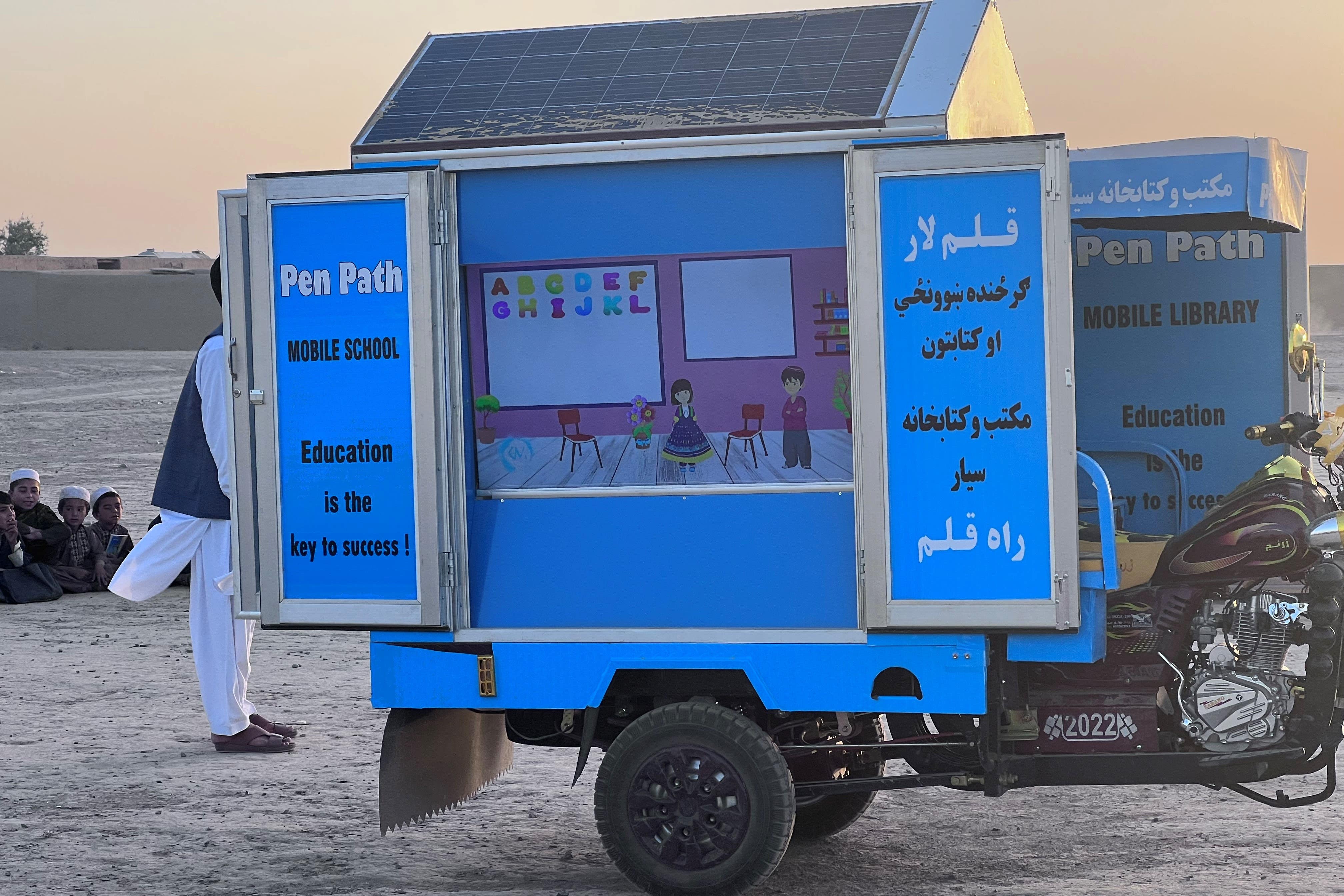 Pen Path mobile school (Pen Path/Matiullah Wesa)