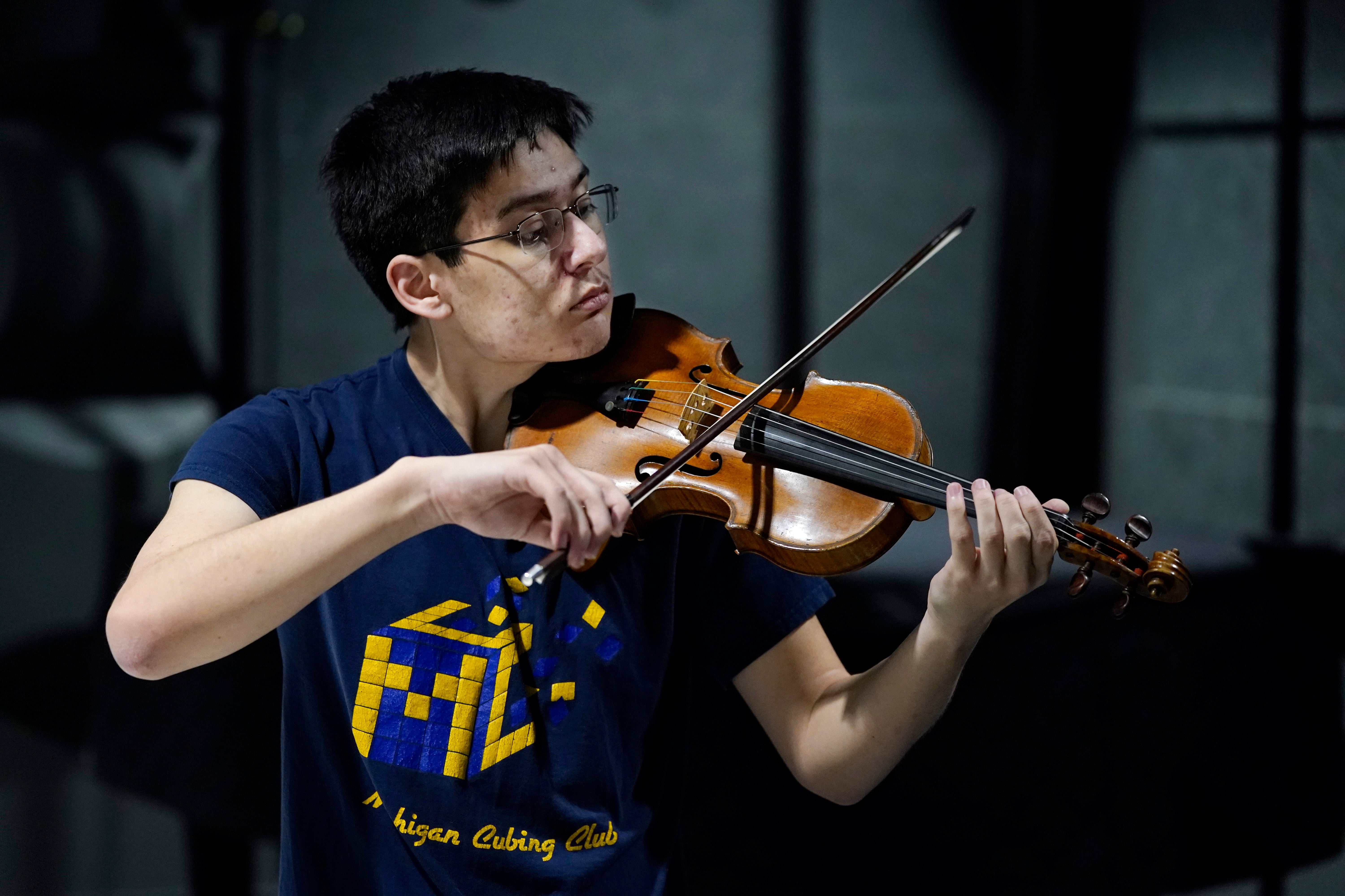 Speedcubing Violinist