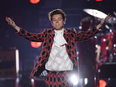 Harry Styles suffers wardrobe malfunction in front of ‘childhood crush’ Jennifer Aniston