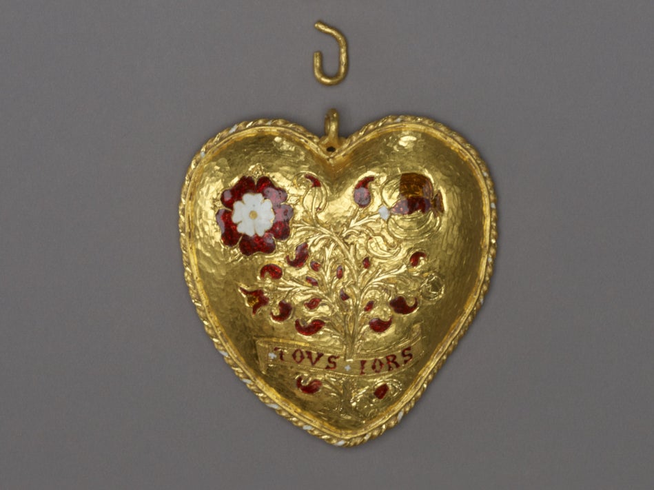 The use of hearts for jewellery in early Tudor times was rare