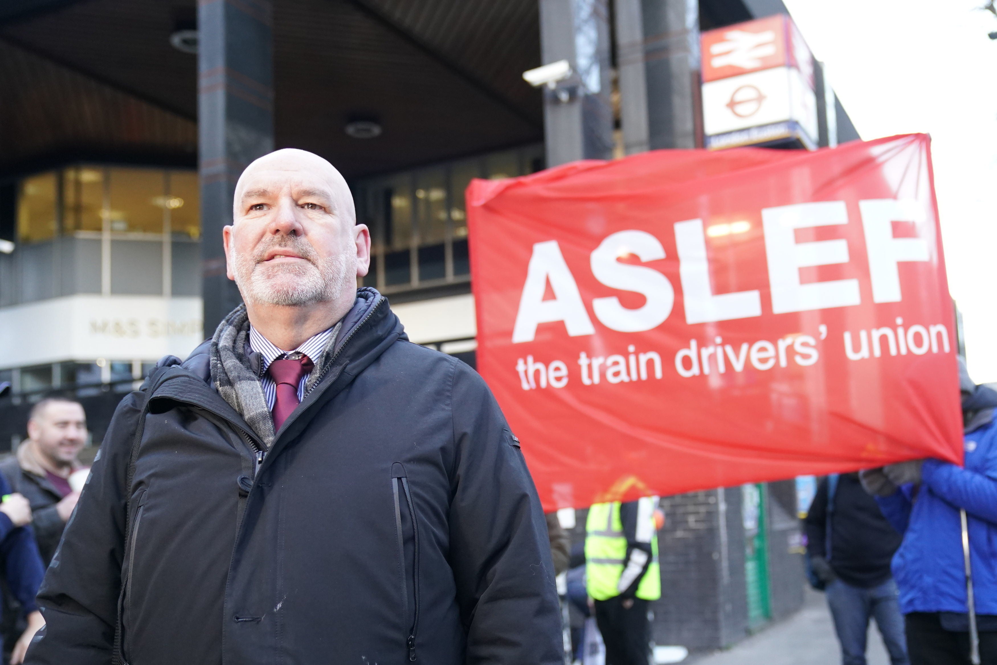 Whelan outside Euston this morning