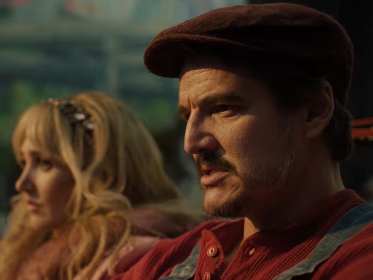 Chloe Fineman and Pedro Pascal in ‘SNL'