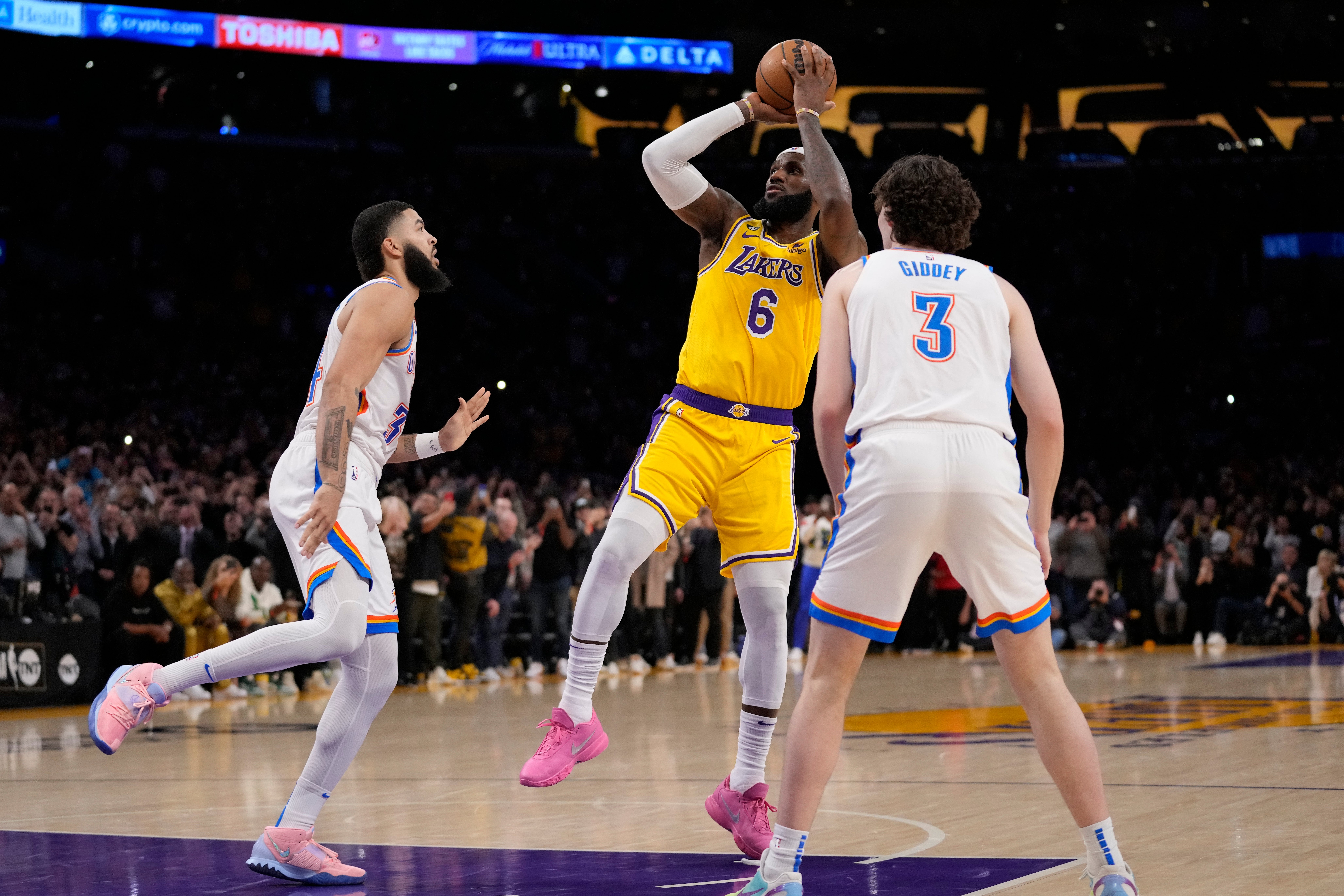 APTOPIX Thunder Lakers Basketball Scoring Record