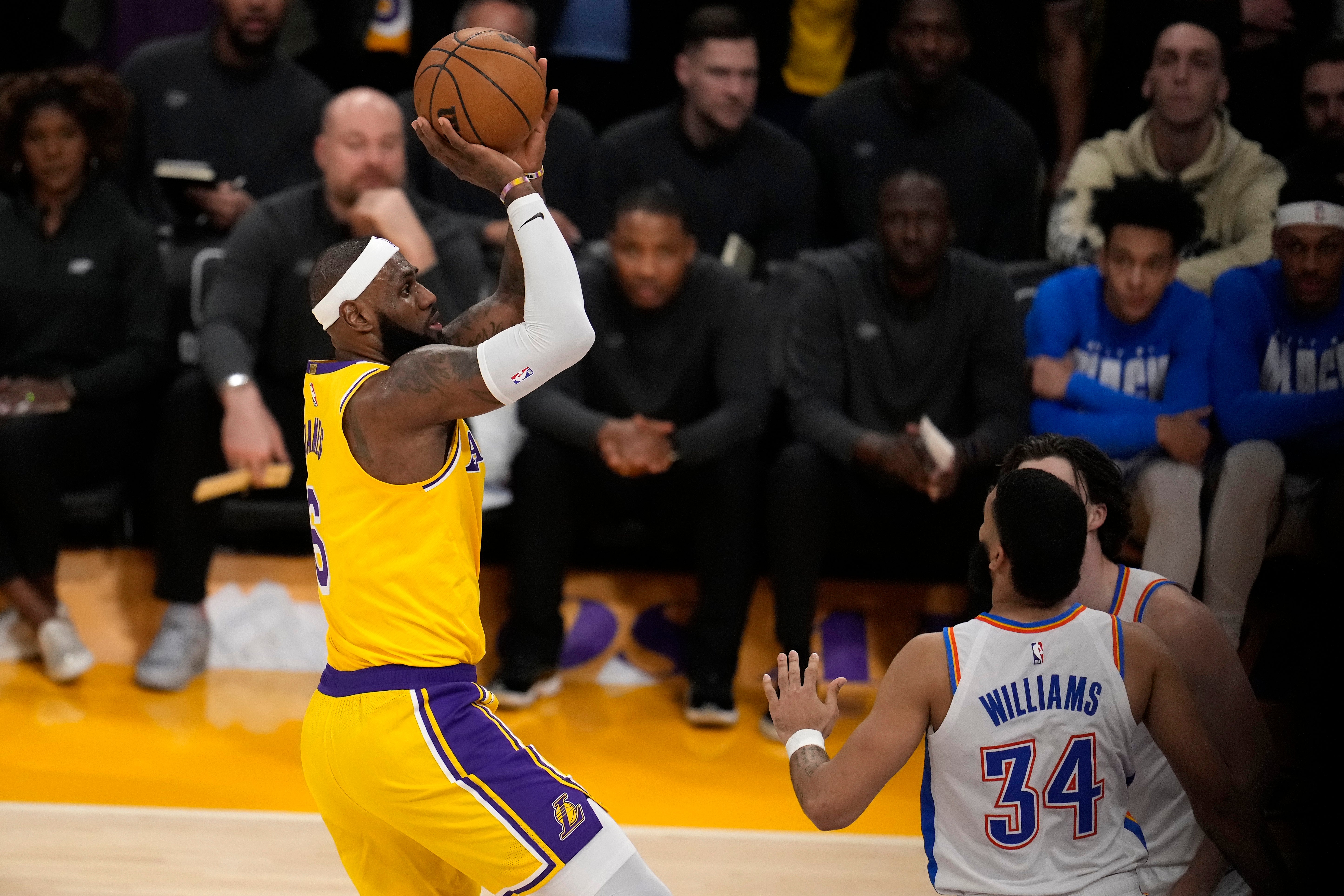 APTOPIX Thunder Lakers Basketball Scoring Record