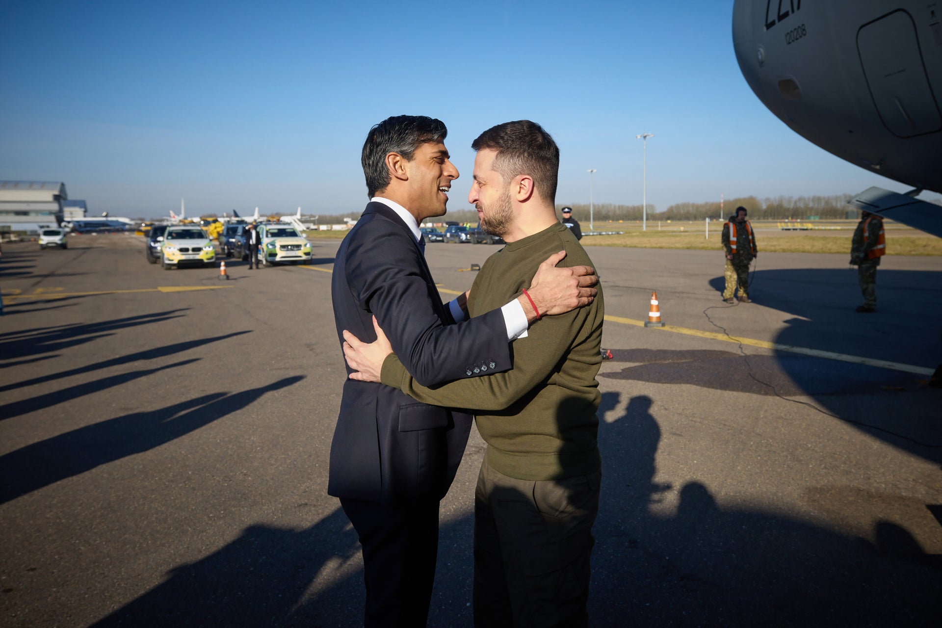 Rishi Sunak welcomes Volodymyr Zelensky to the UK