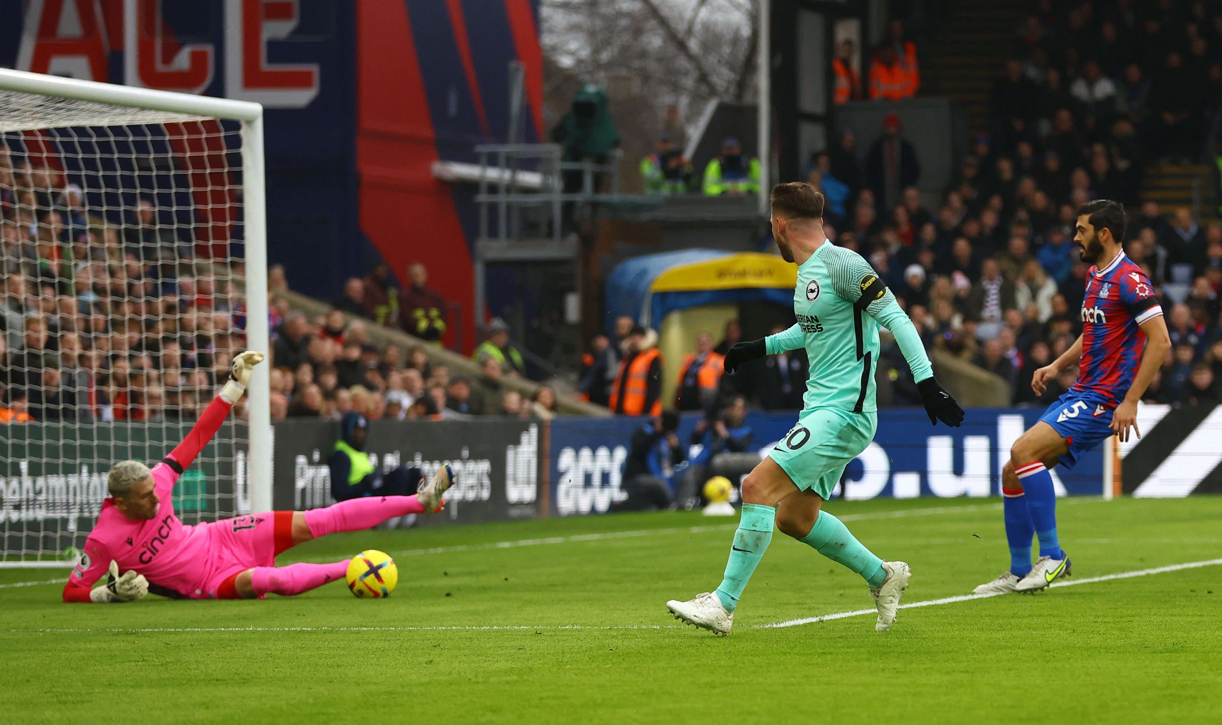 Crystal Palace goalkeeper Vicente Guaita makes a save