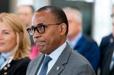 FAA head defends safety of US air travel after close calls