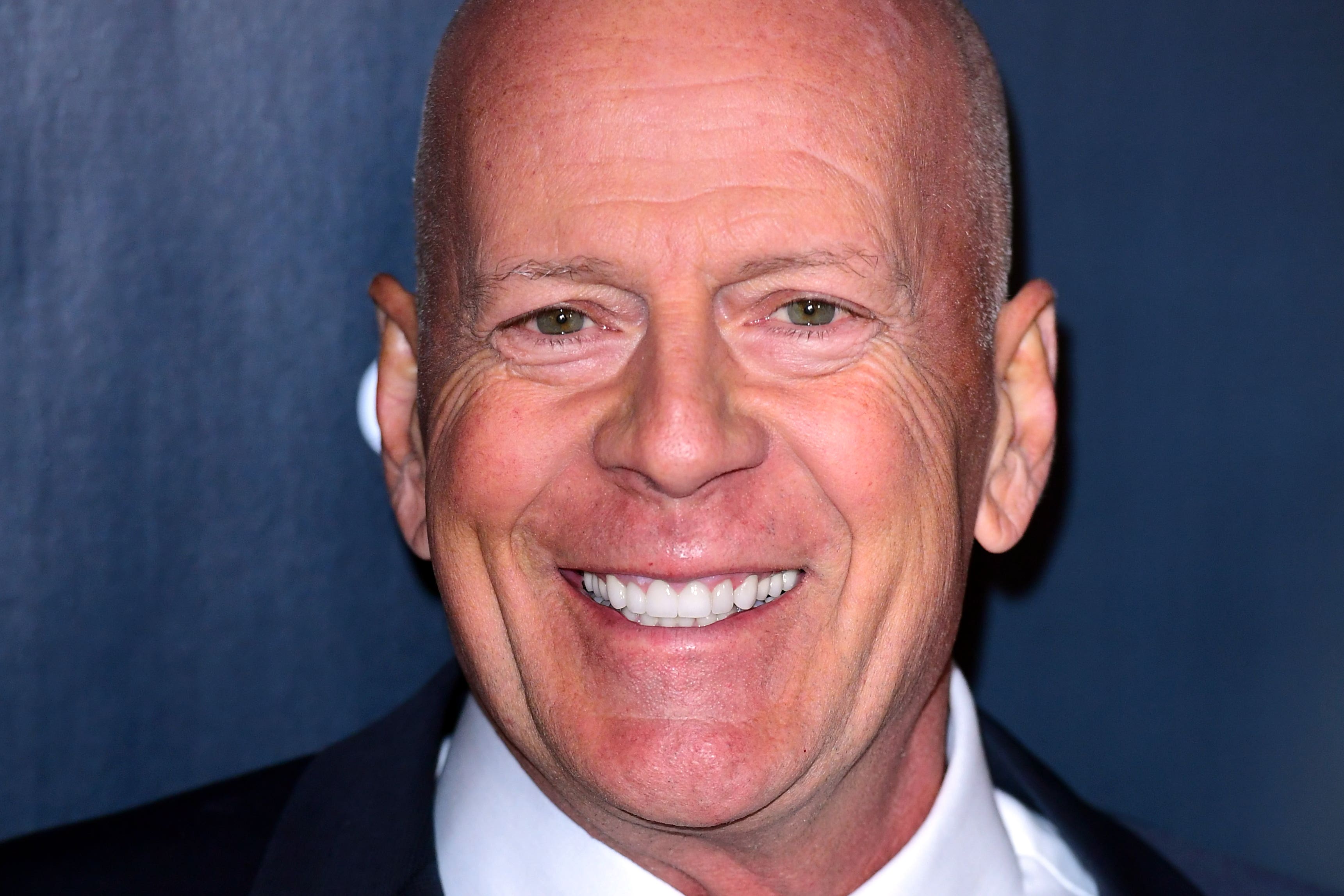 O ator Bruce Willis luta contra a demência frontal. Nesta semana, a família Star Cinema disse que o tiraria da casa de sua família