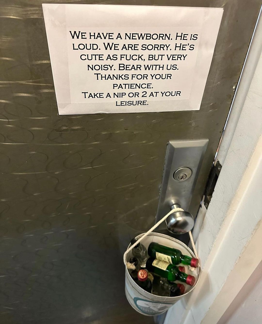 New parents leave hilarious sign for neighbours to apologise for ‘loud’ newborn