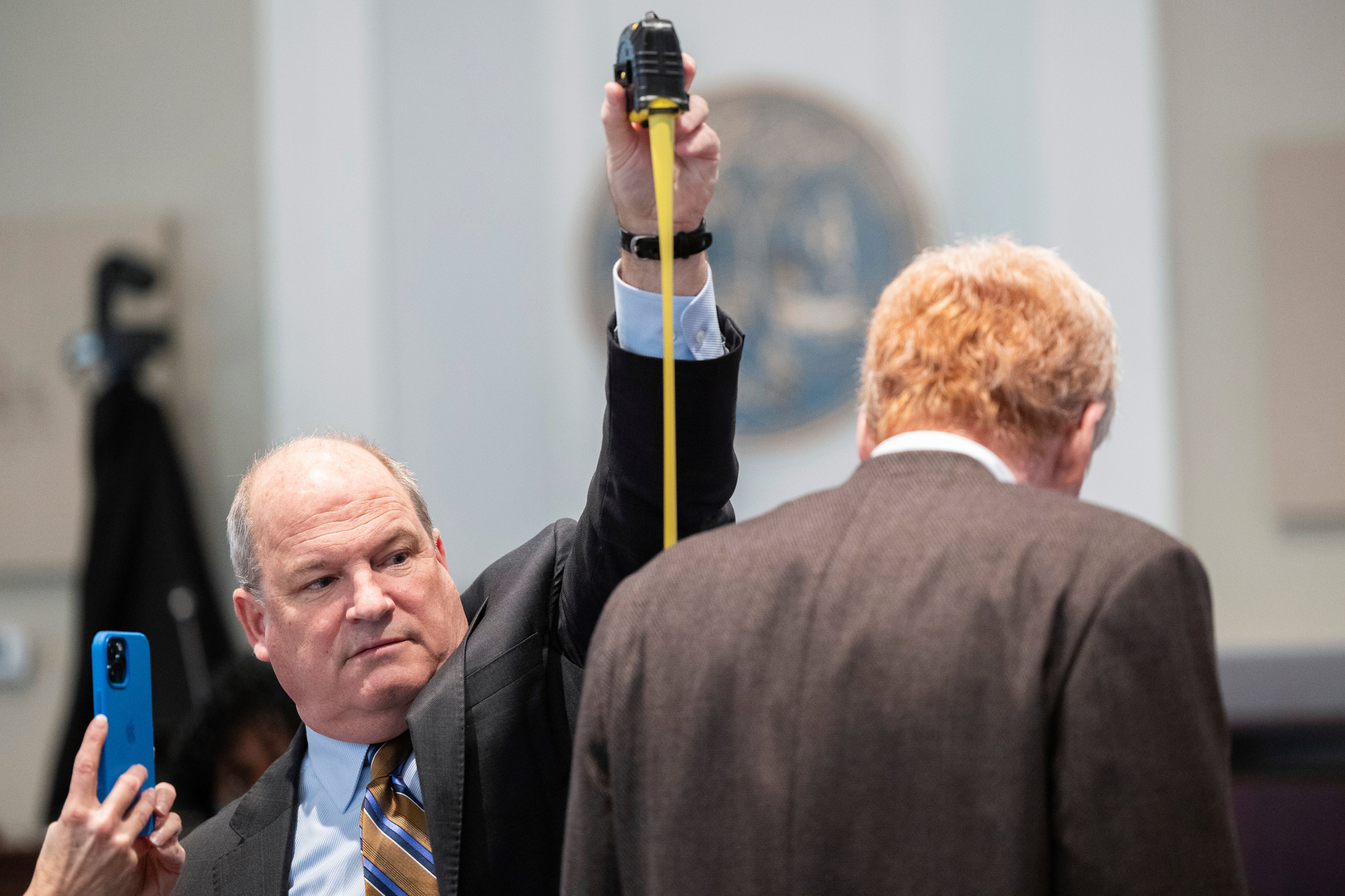 Defense attorney Jim Griffin measures Alex Murdaugh during a break in his double murder trial