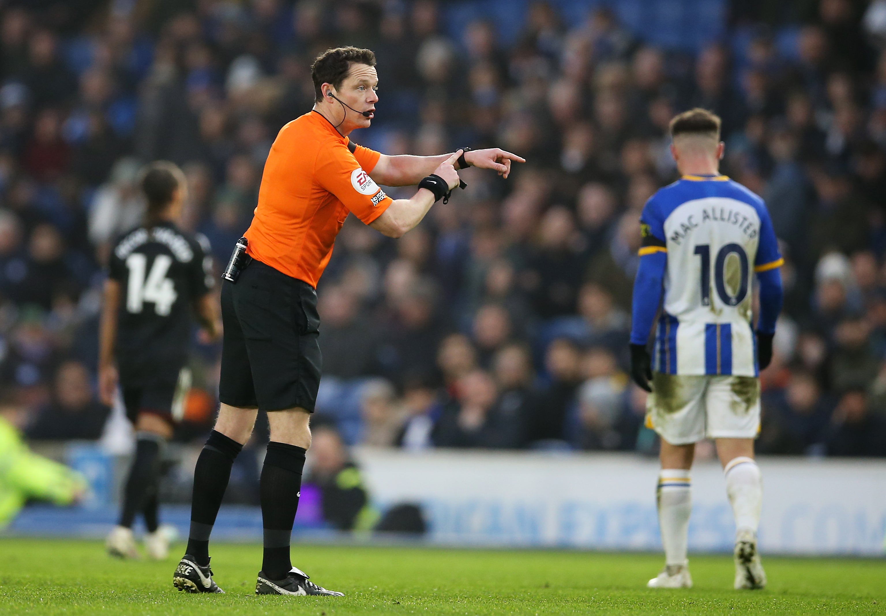 De Zerbi was furious with referee Darren England