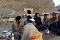 Trade resumes as Pakistan, Afghanistan reopen Torkham border