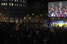 Watch from Trafalgar Square as Londoners hold vigil for Ukraine