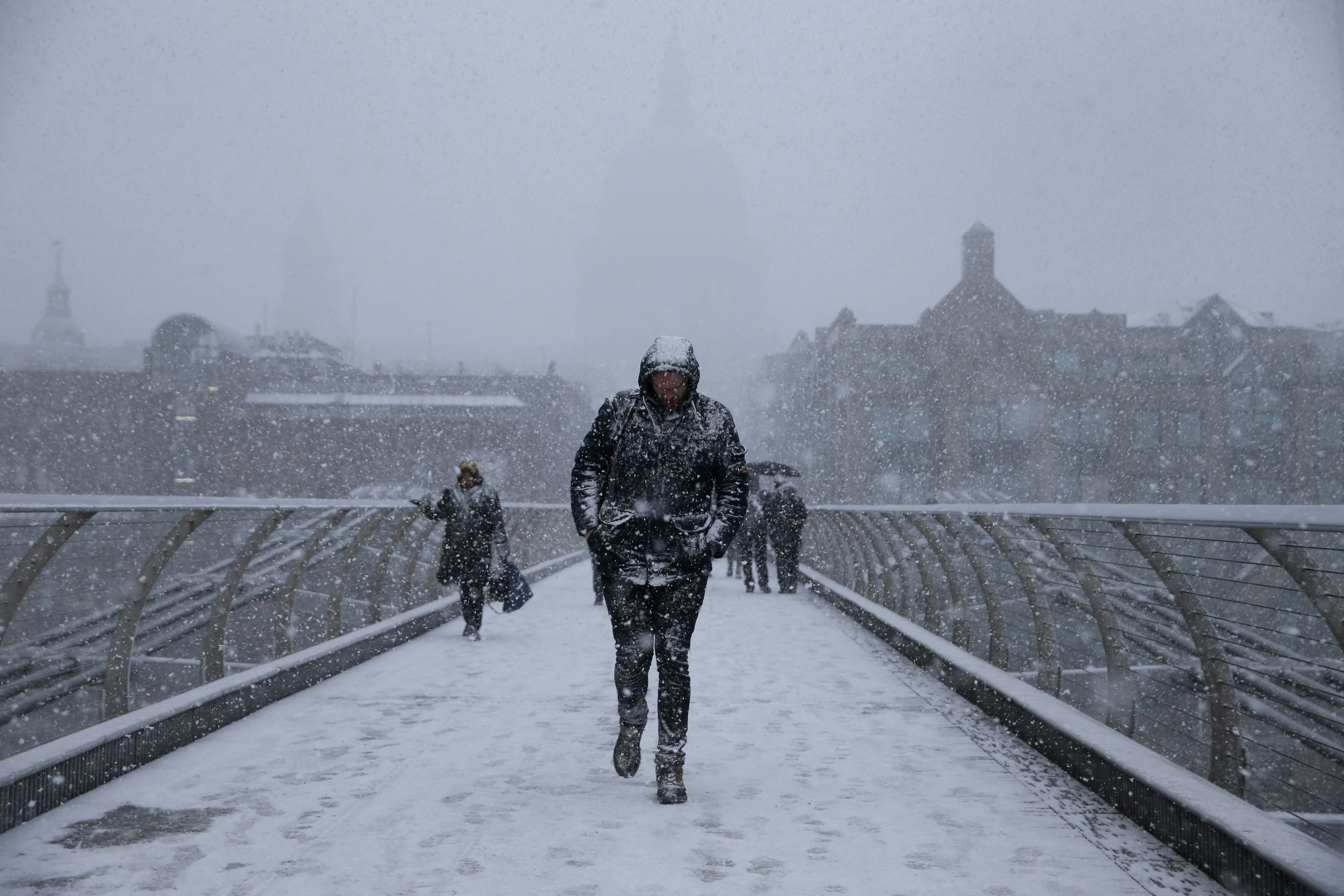 UK weather: Met Office forecasters reveal exact date snow is set to hit