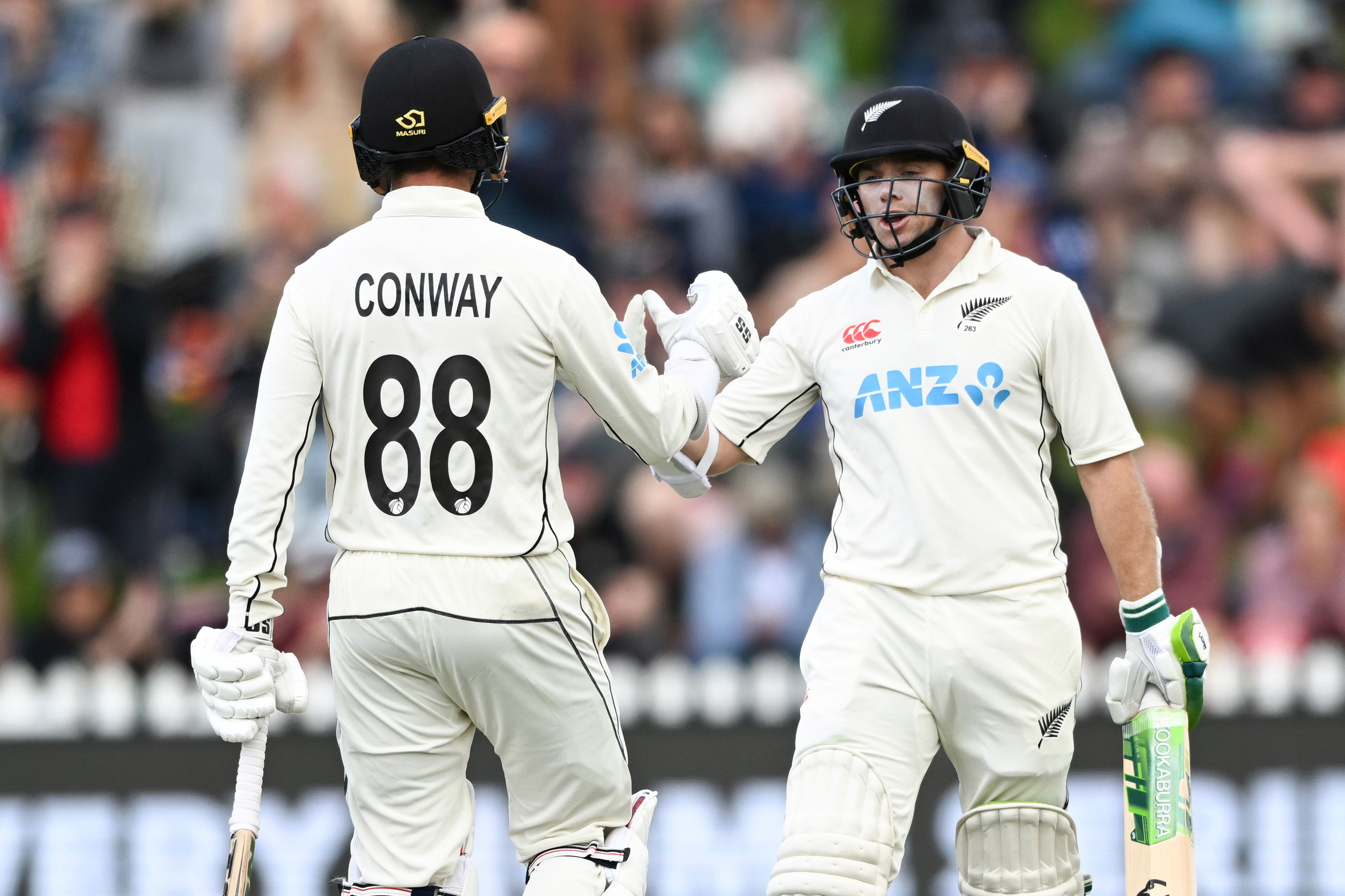 Tom Latham, right, and Devon Conway defield England (Andrew Cornaga/Photosport/AP)