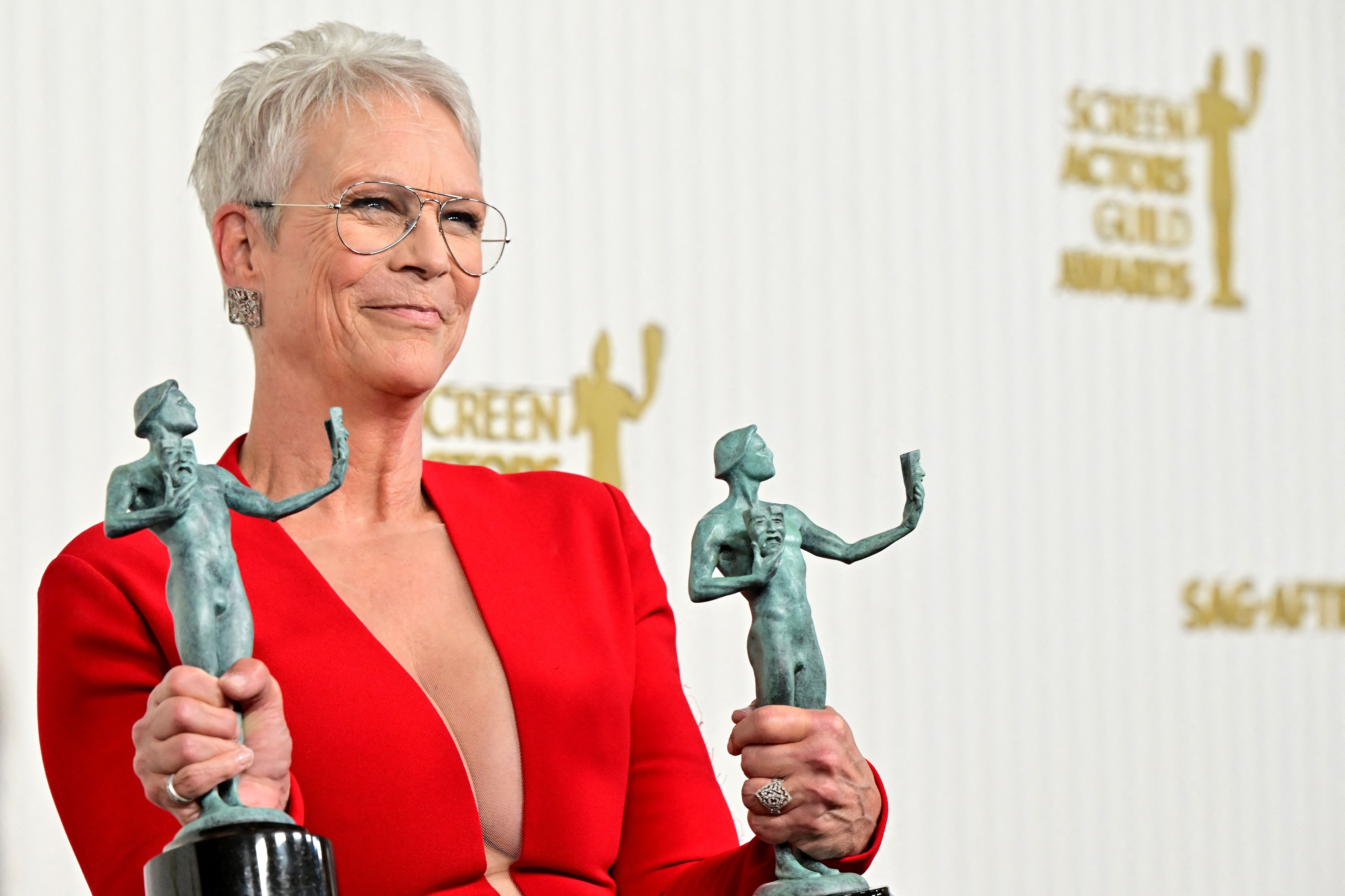 Curtis with her SAG Awards for ‘Everything Everywhere All At Once'