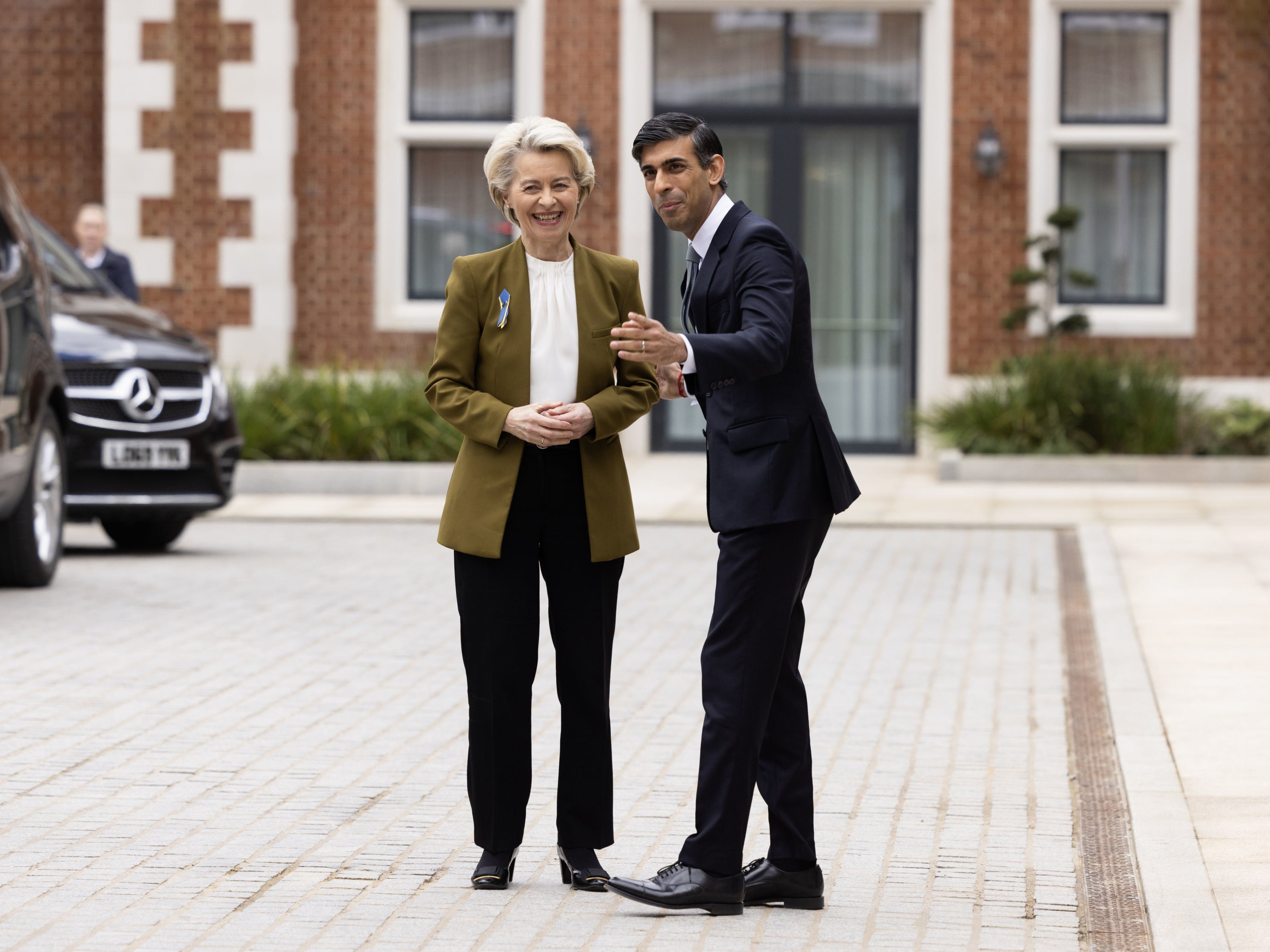 Rishi Sunak greets Ursula Von Der Leyen at the Fairmont Windsor Park hotel