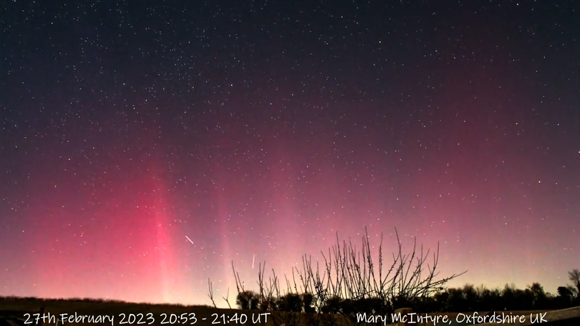 Northern lights captured dancing in sky above Oxfordshire in rare sighting