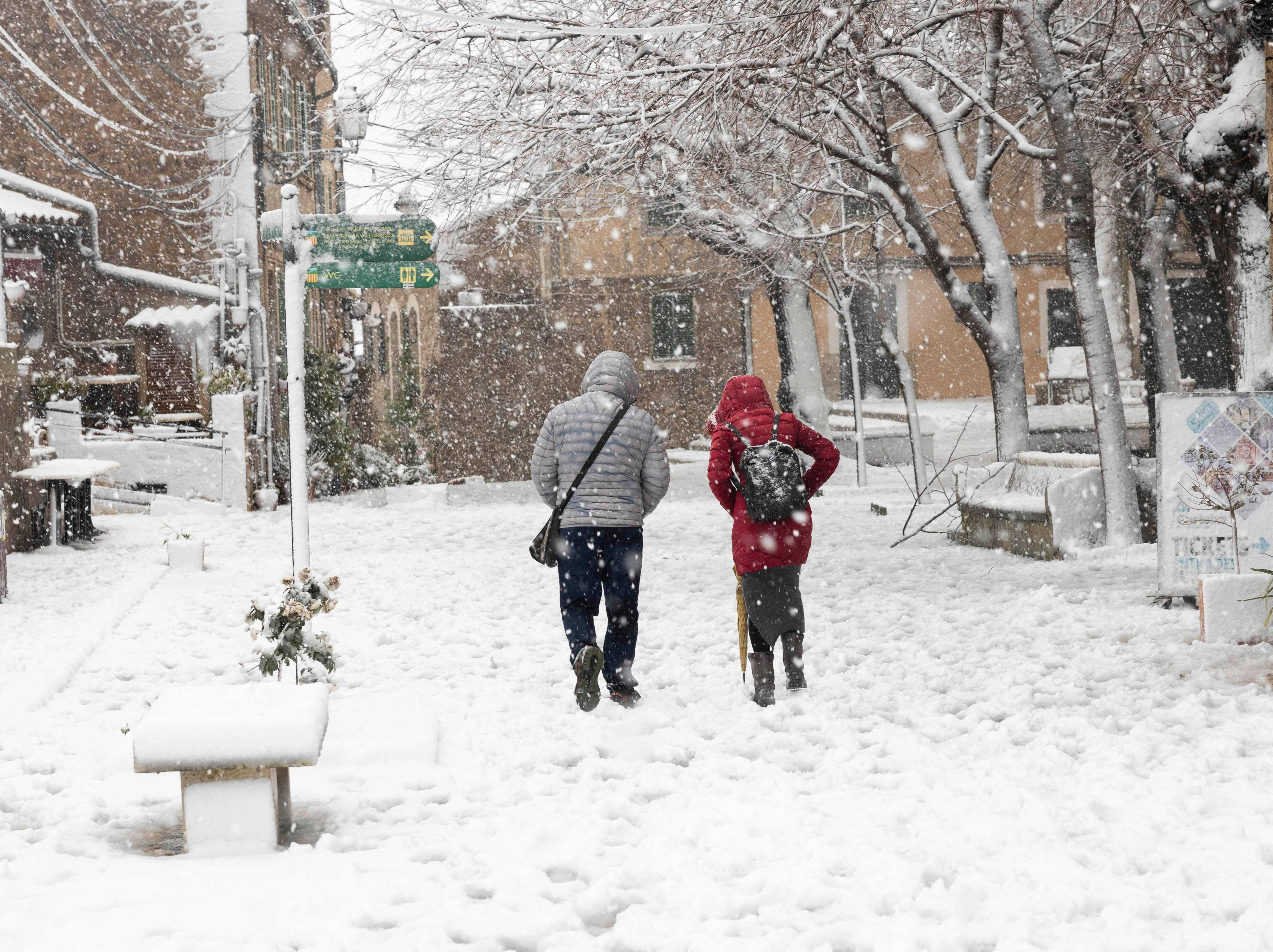 Experts have warned that 16 inches of snow is expected to fall