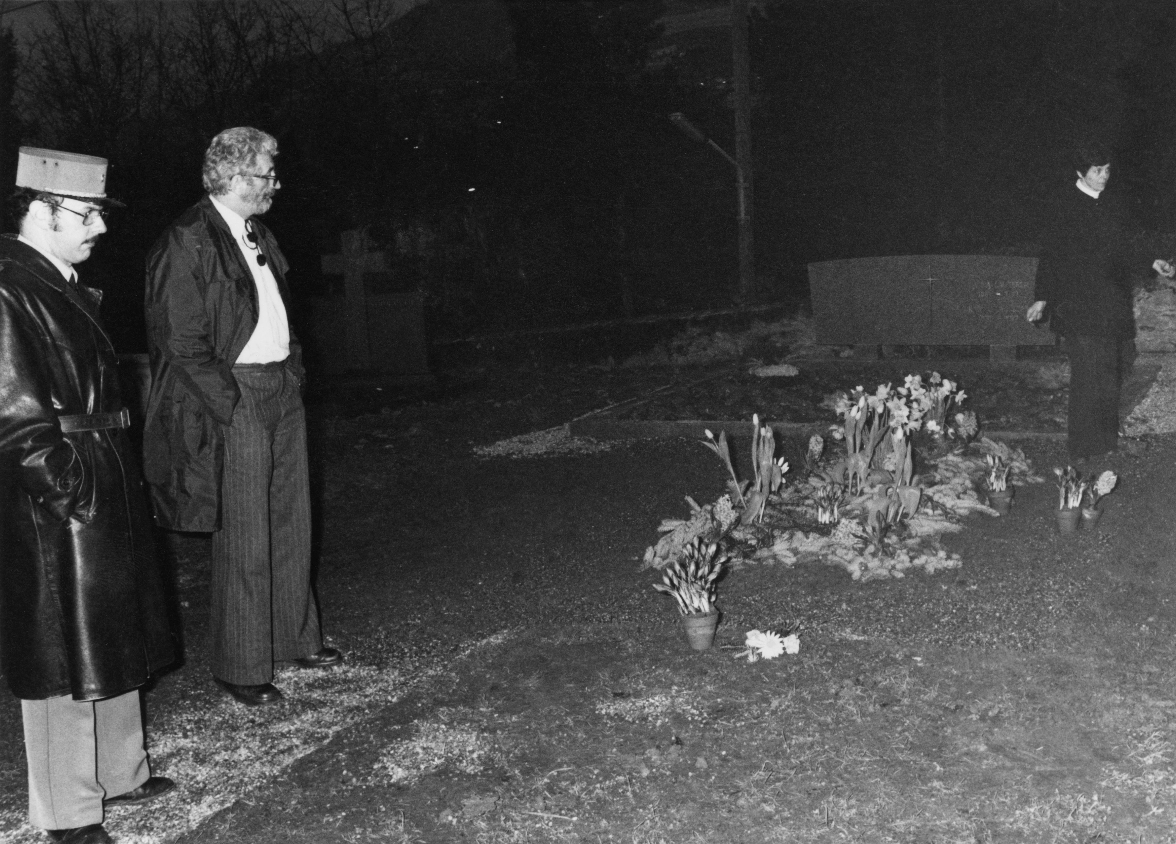 Police at the desecrated grave of Charlie Chaplin in the cemetery at Corsier-sur-Vevey, Switzerland, March 1978