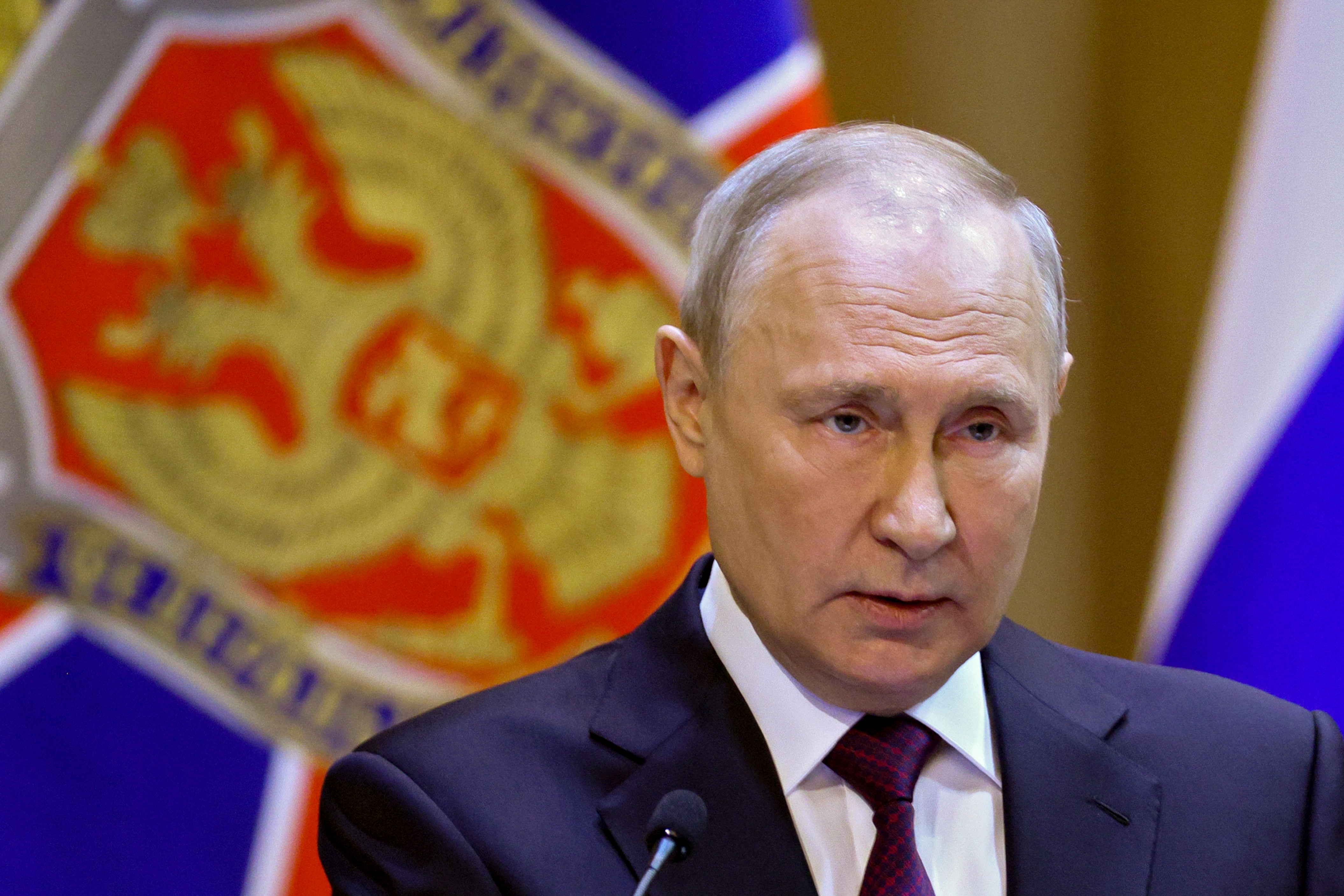 Vladimir Putin bans government officials from using foreign words