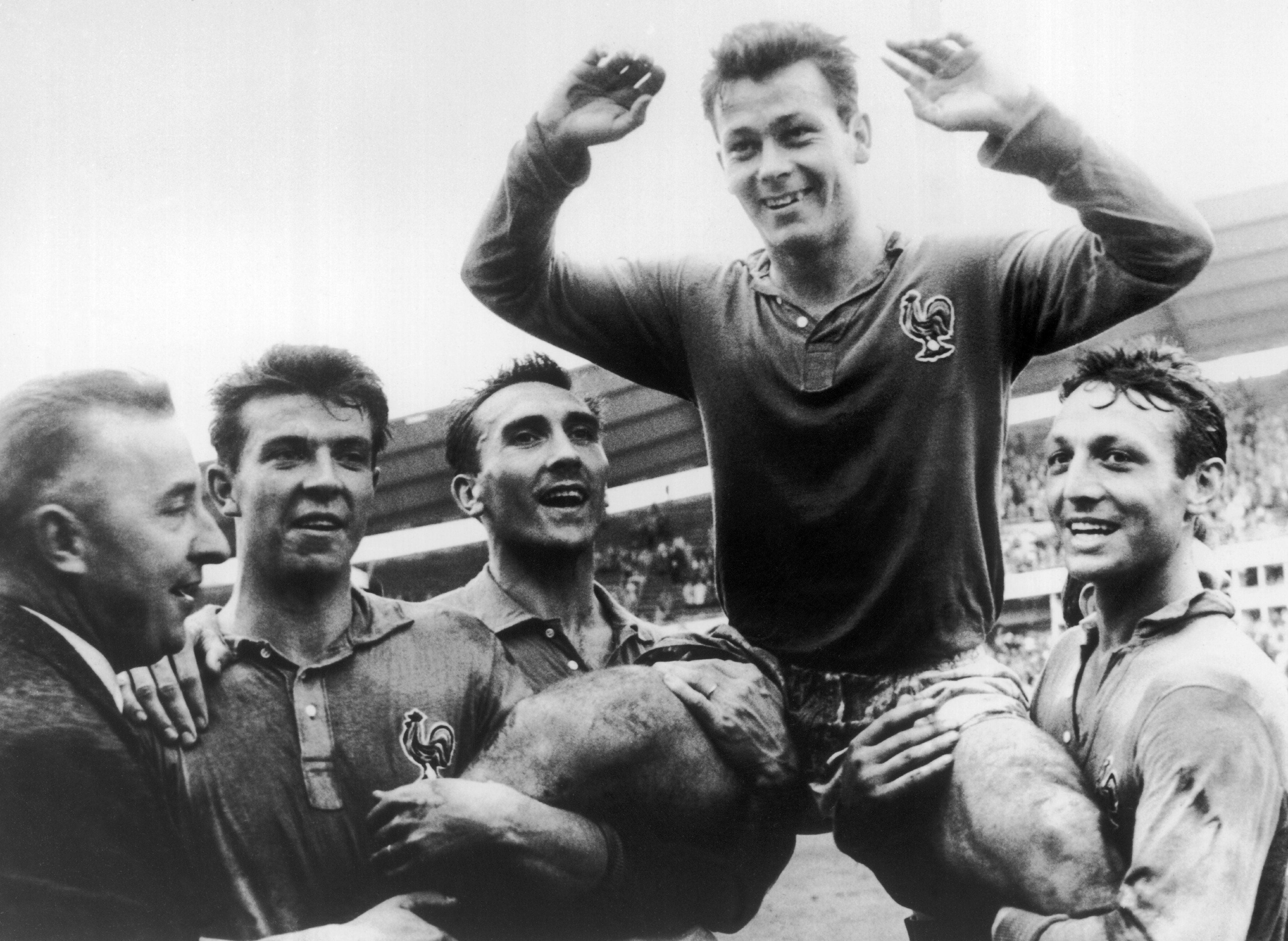 Just Fontaine: Record World Cup goalscorer dies aged 89