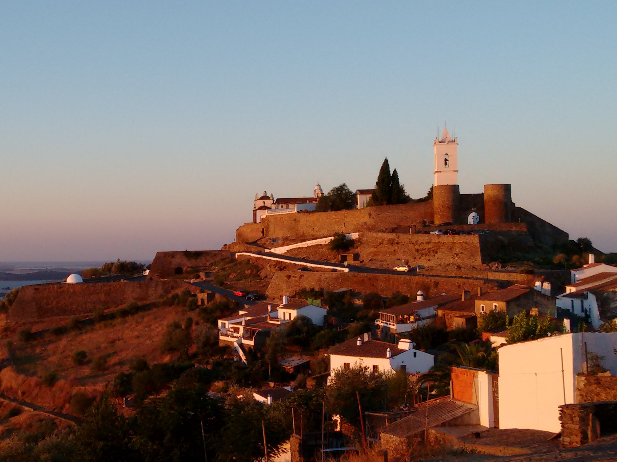 The afternoon sun on Monsaraz