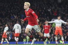 Man Utd dig deep to keep cup treble dreams alive