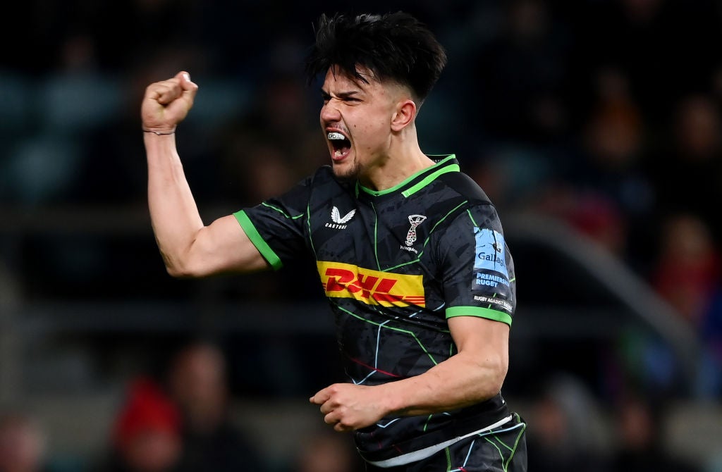 Marcus Smith celebrates victory at Twickenham