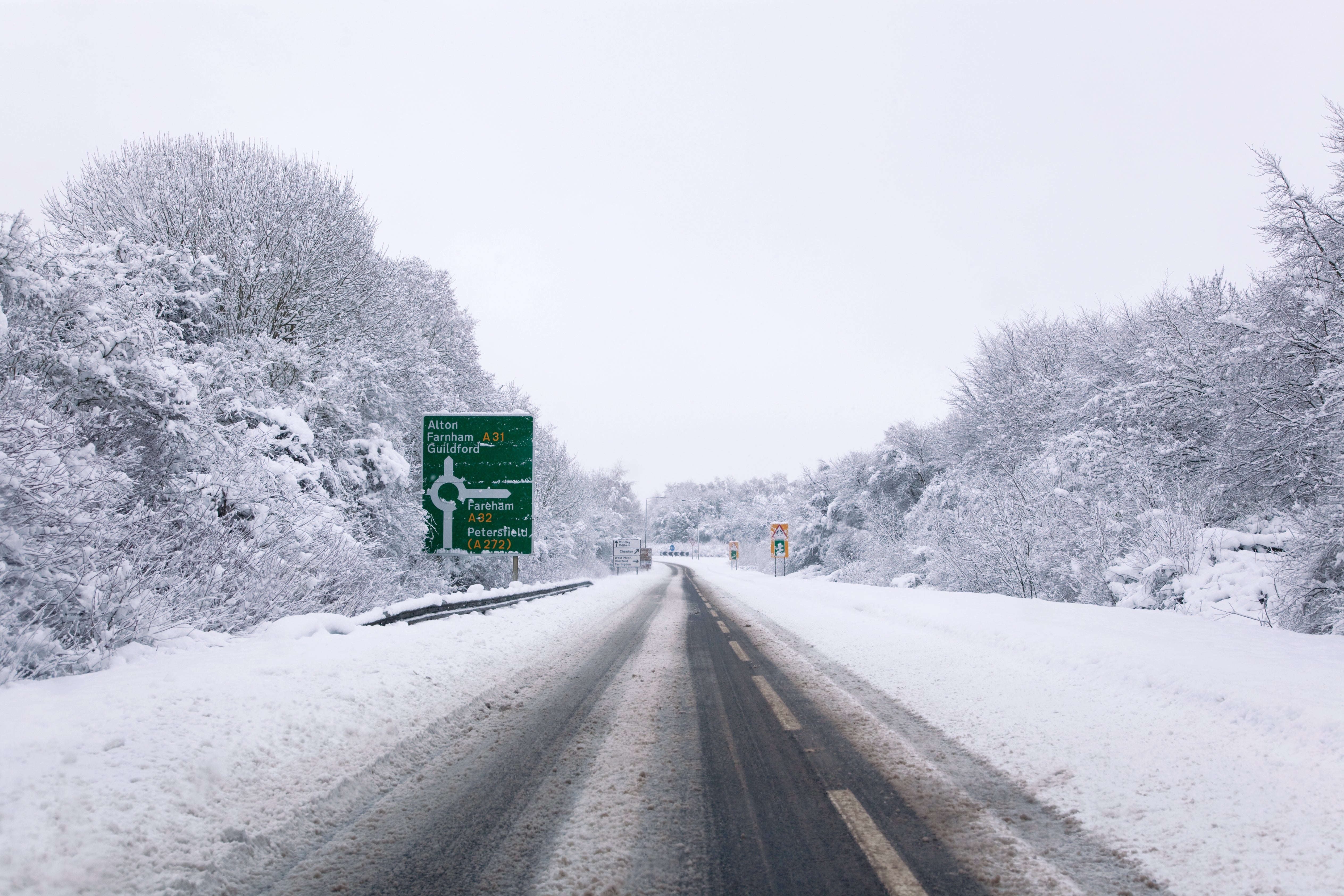 As overnight temperatures continue to drop, a band of snow, rain and sleet will move down the UK