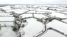 Snow UK – live updates: Met Office issues warning as ‘Arctic blast’ sweeps country