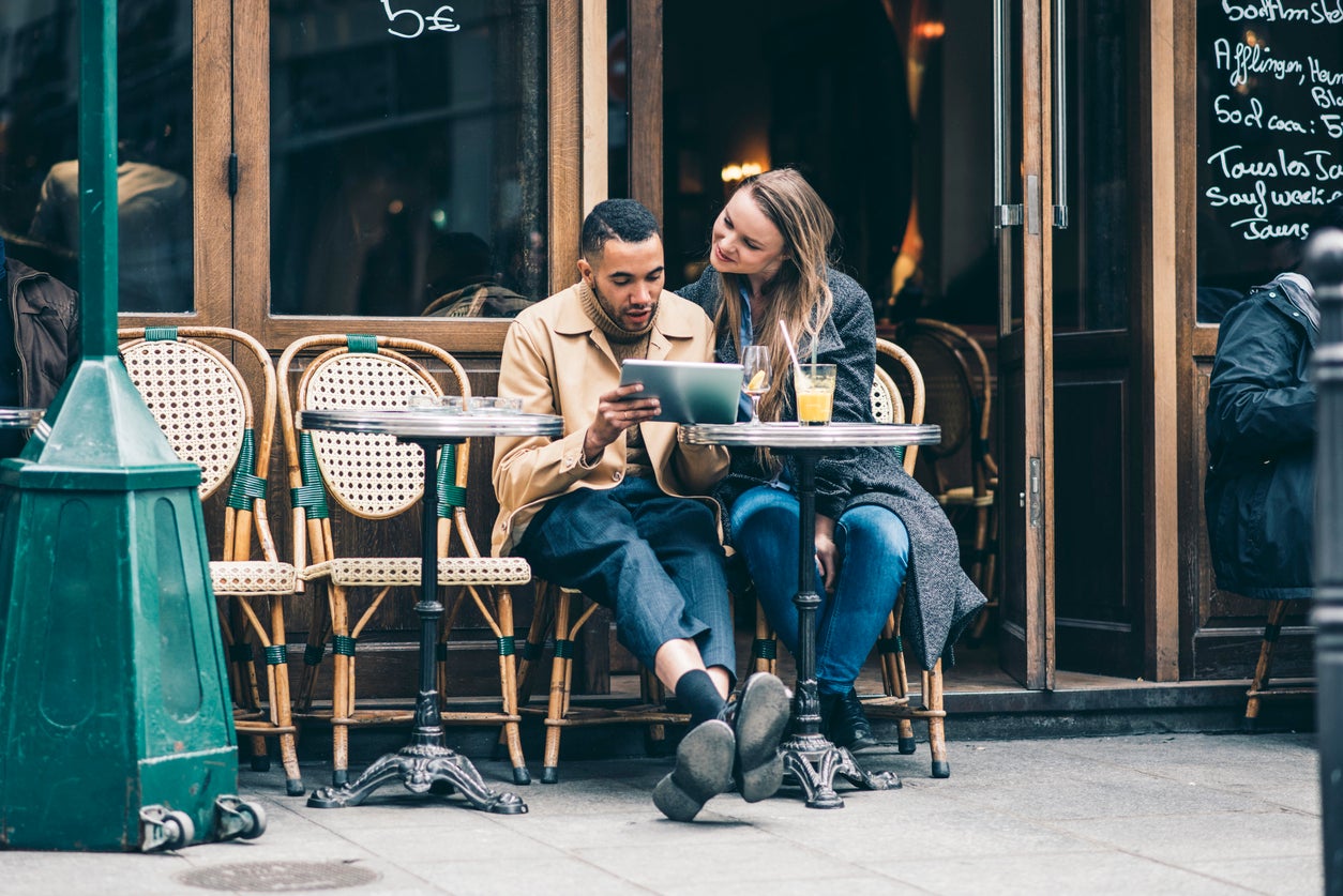 Find a terrasse for an outdoor drink