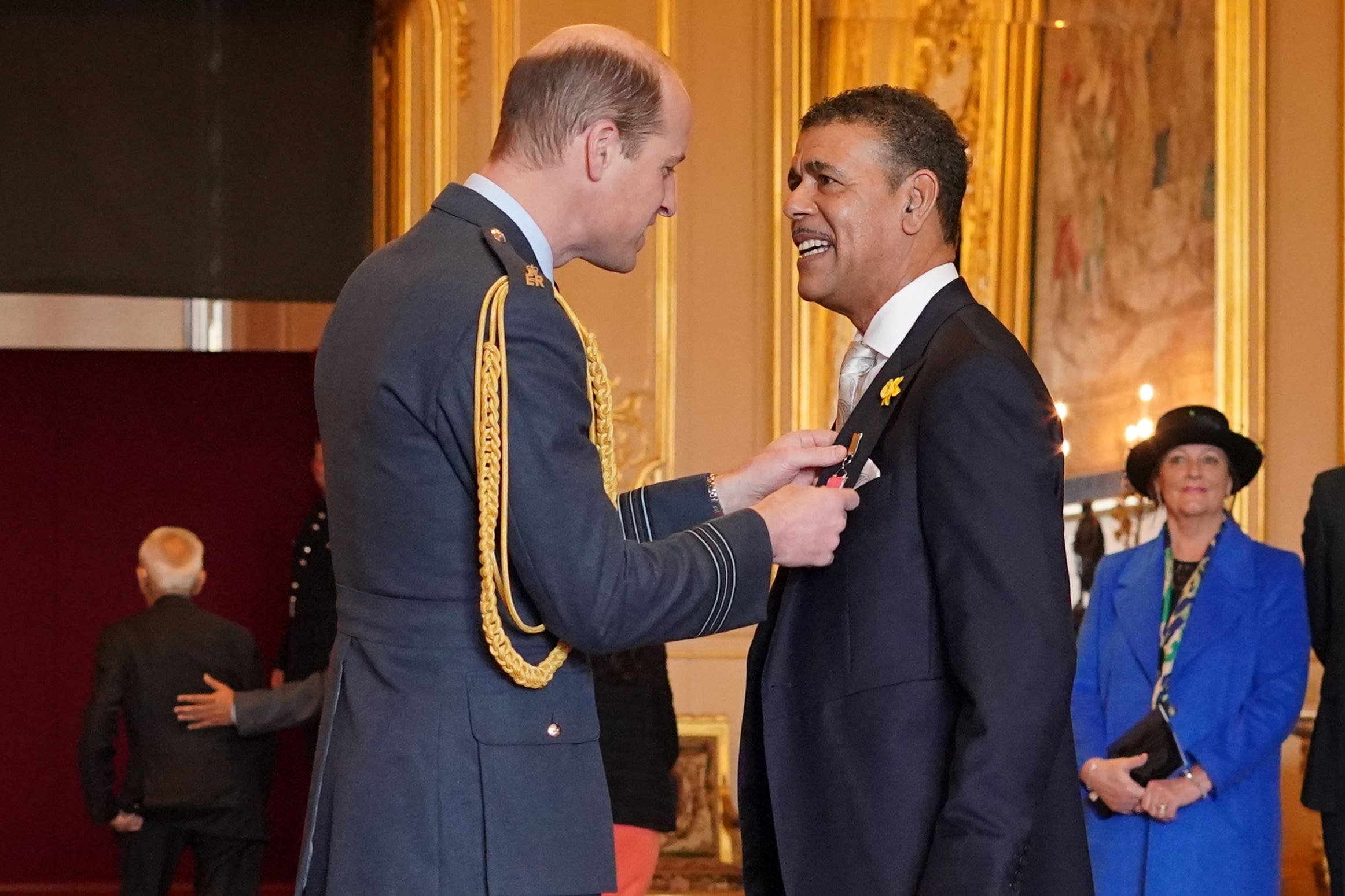 Chris Kamara receives his MBE (Jonathan Brady/PA)