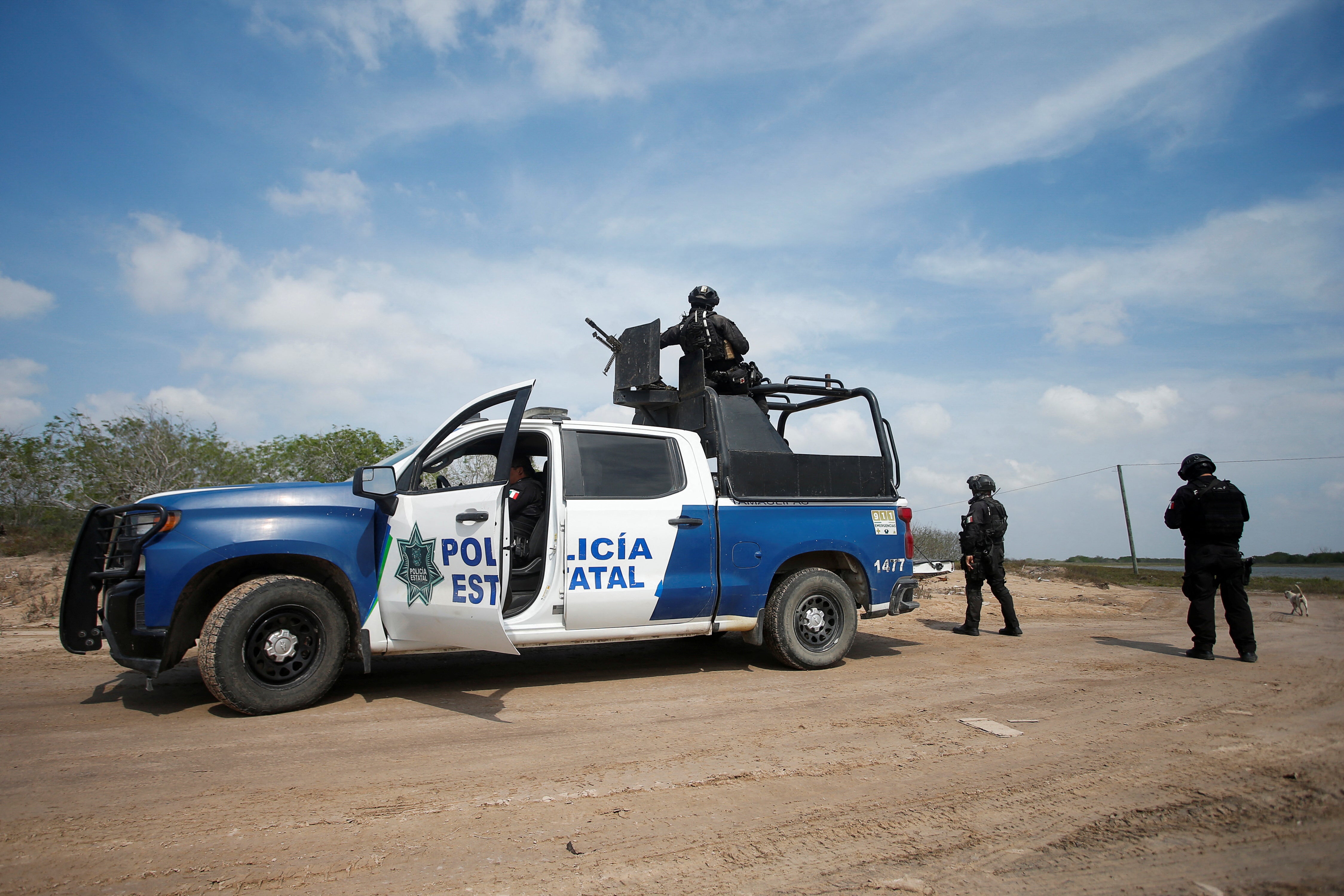 File. State police officers keep watch at the scene where authorities found the bodies of two of four Americans kidnapped by gunmen, in Matamoros, Mexico, 7 March 2023. - On Saturday, a band of gunmen invaded a resort in central Mexico and shot at the vacationers killing seven