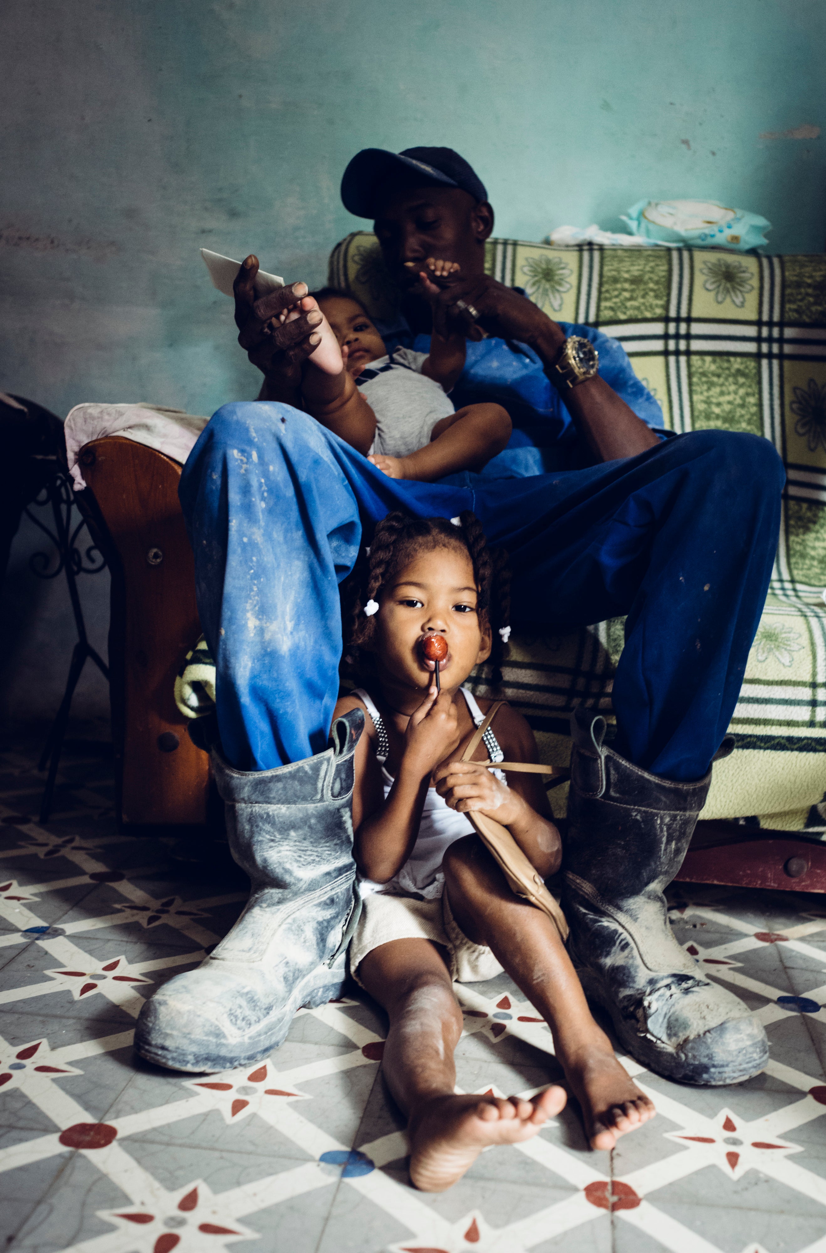 Construction worker Luis Lázaro with Silemis & Sidelaine, two of his four children in Havana