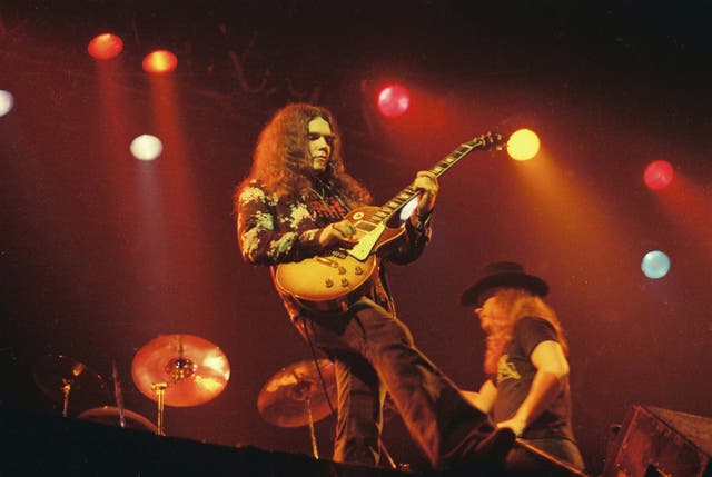 <p>Gary Rossington and Ronnie Van Zant at the Apollo Theatre in Glasgow, 1977</p>