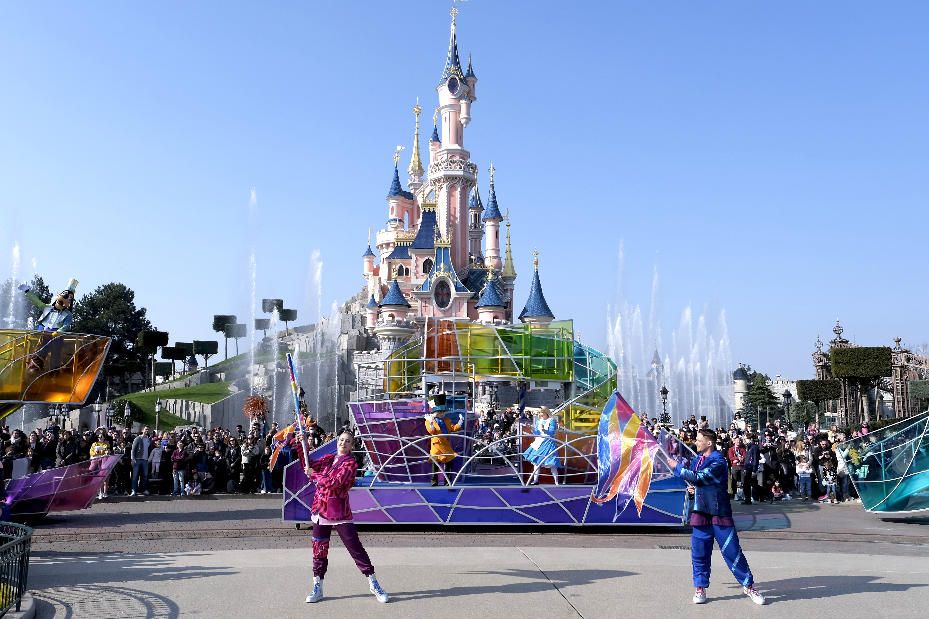 After six days spent in Disneyland, Graeme and his family have a week to explore