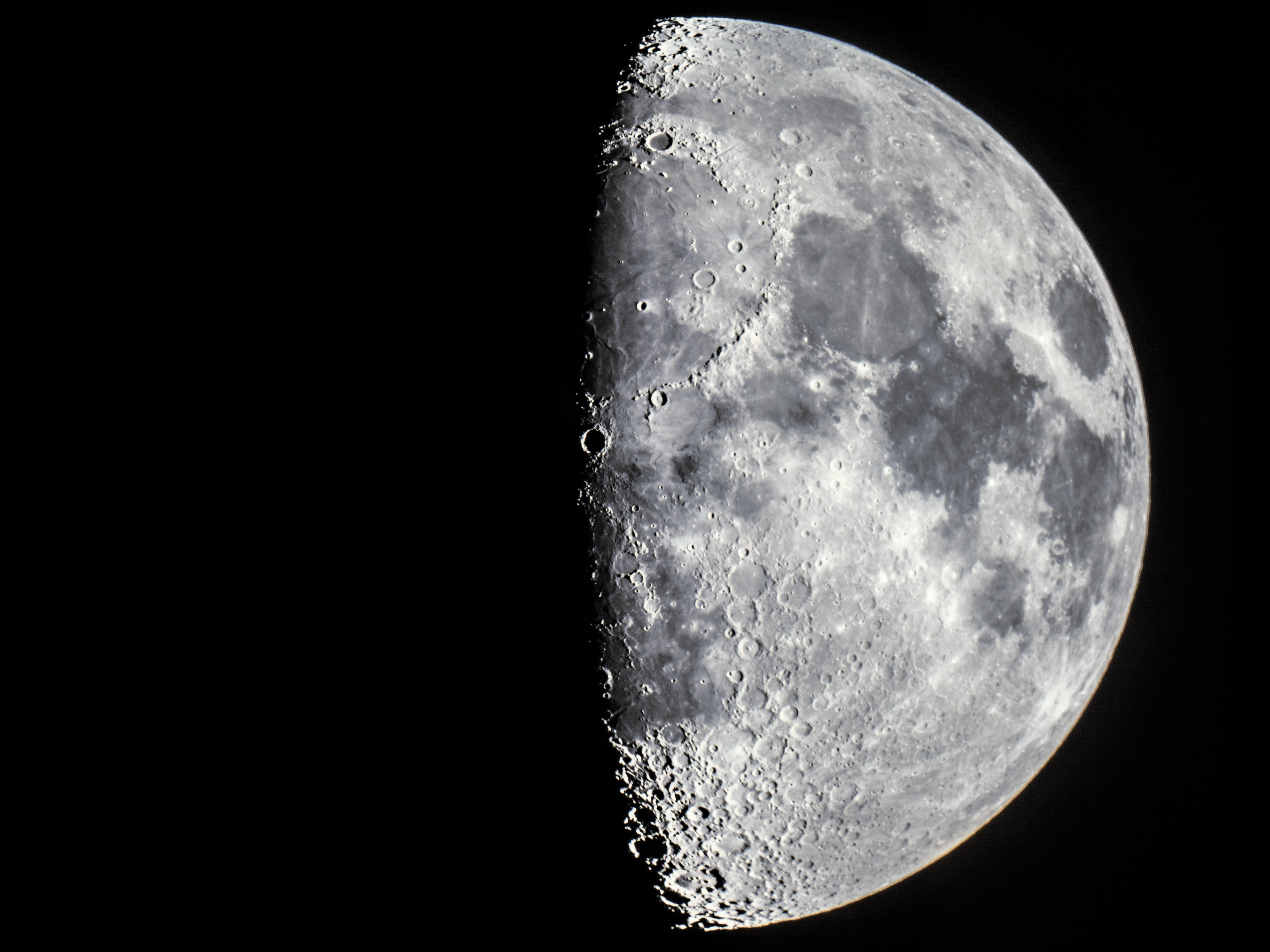 Samsung’s flagship smartphone boasts a Space Zoom feature that users have accused of ‘faking’ photos of the Moon