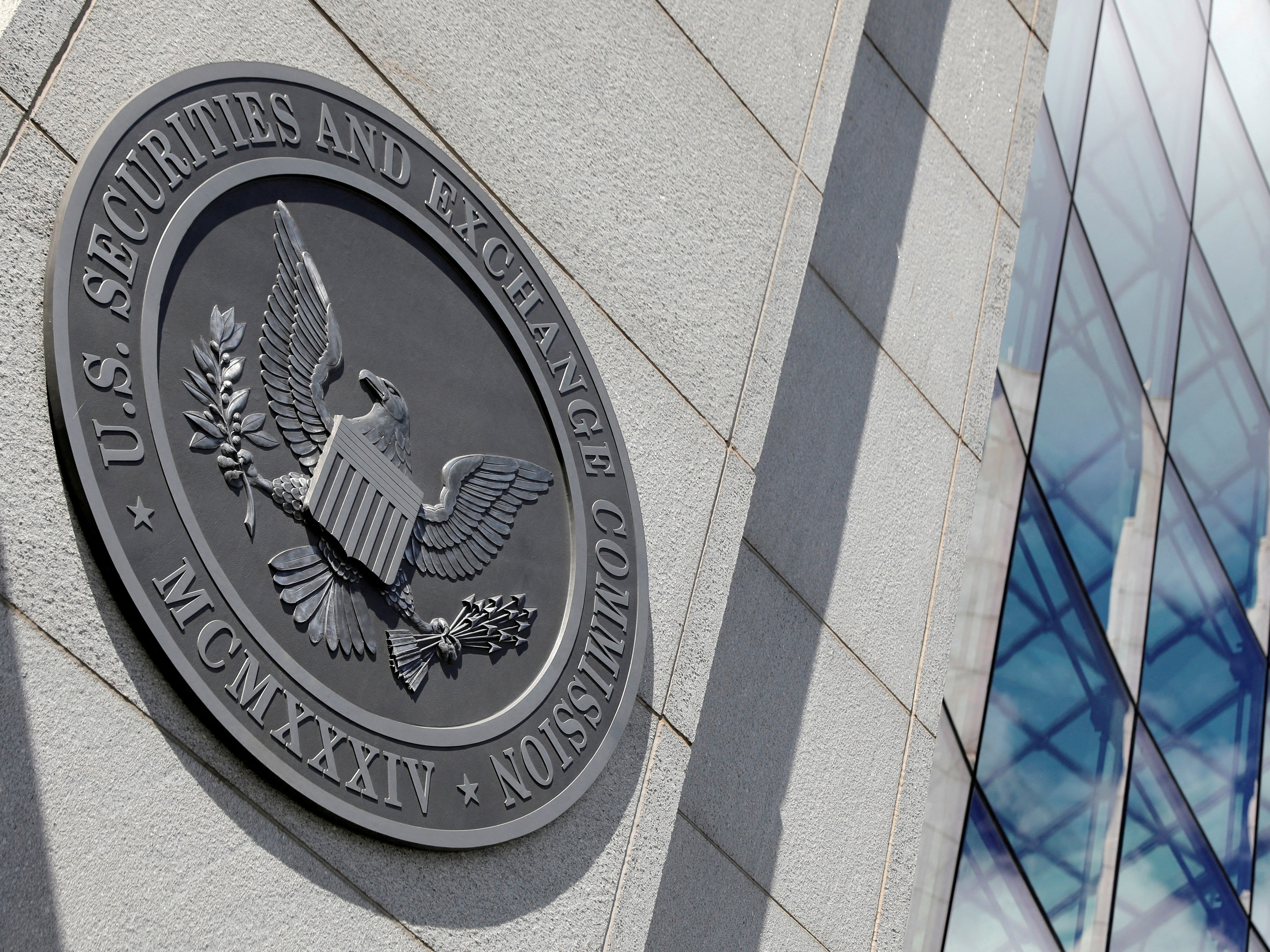 Justice Department and SEC to probe stock sales ahead of Silicon Valley Bank collapse, report says