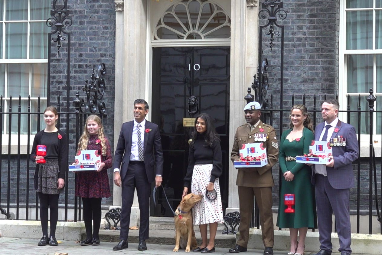 Rishi Sunak and his wife Akshata Murty withh the family dog