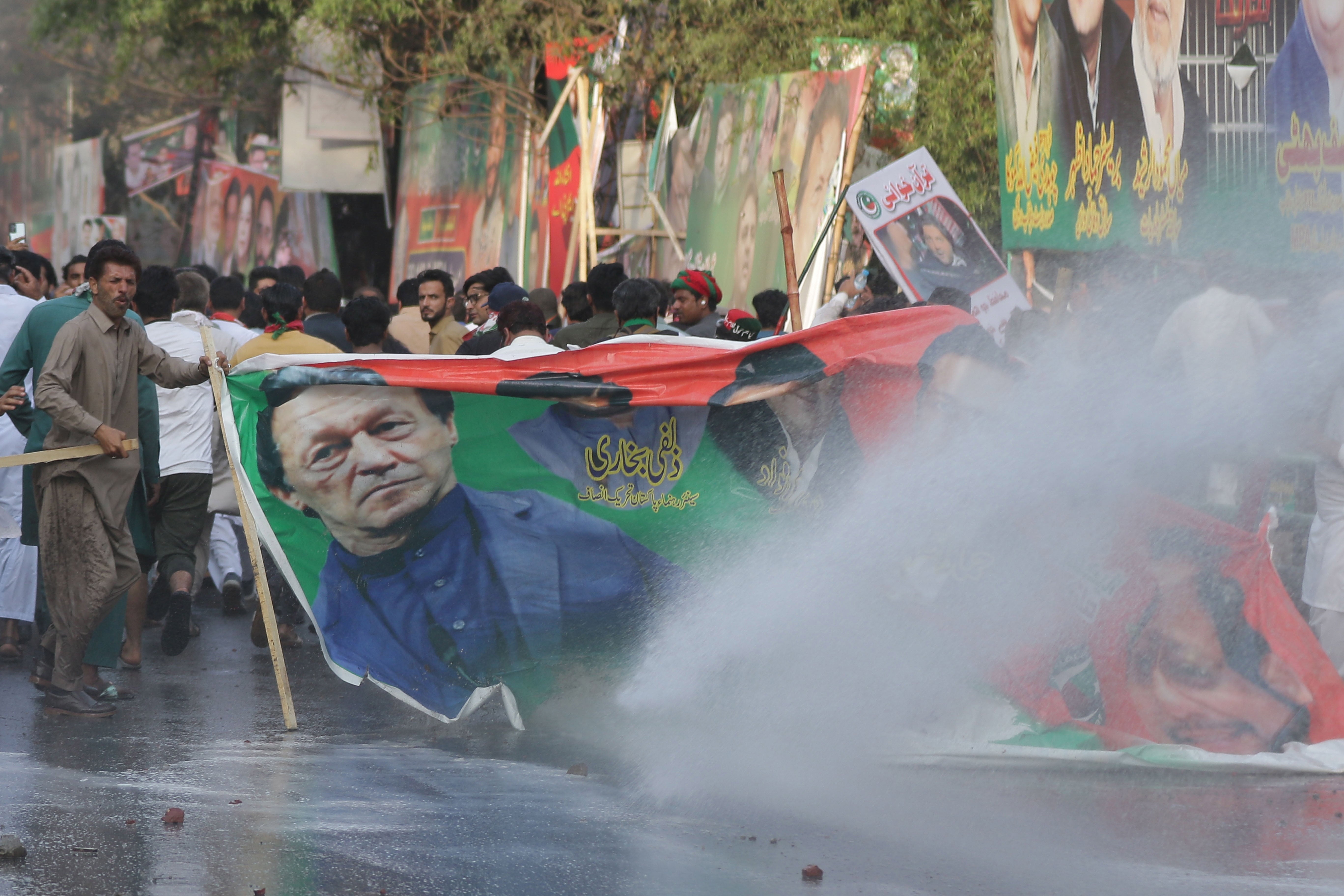 Police fire teargas to disperse the supporters of former Prime Minister Imran Khan as it tries to arrest Khan