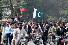 Pakistan: Khan supporters clash with police during attempts to prevent former prime minister’s arrest