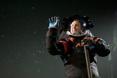 Future NASA moonwalkers to sport sleeker spacesuits