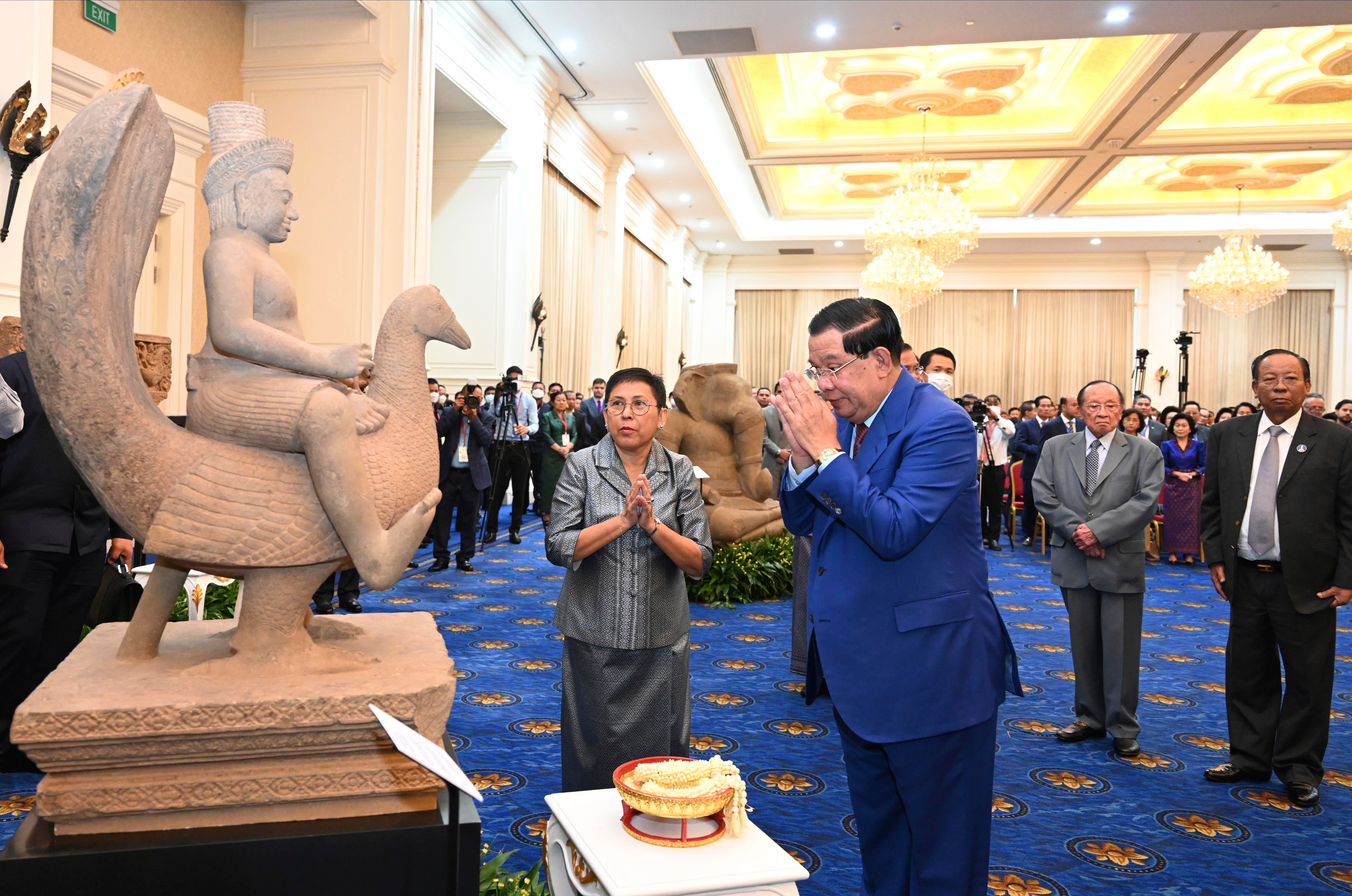 Cambodia Artifacts Returned