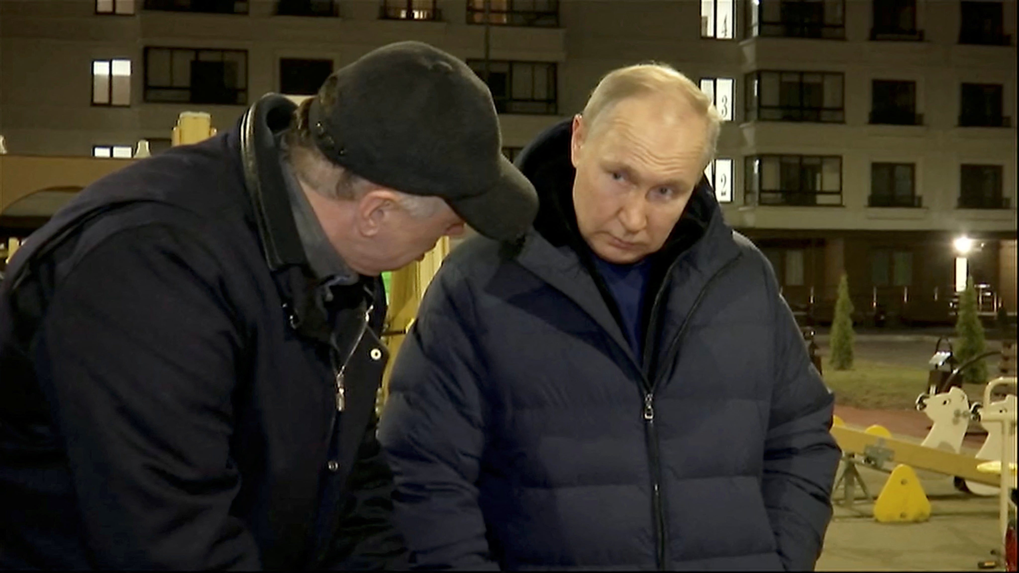 Putin appears to be heckled during Mariupol visit