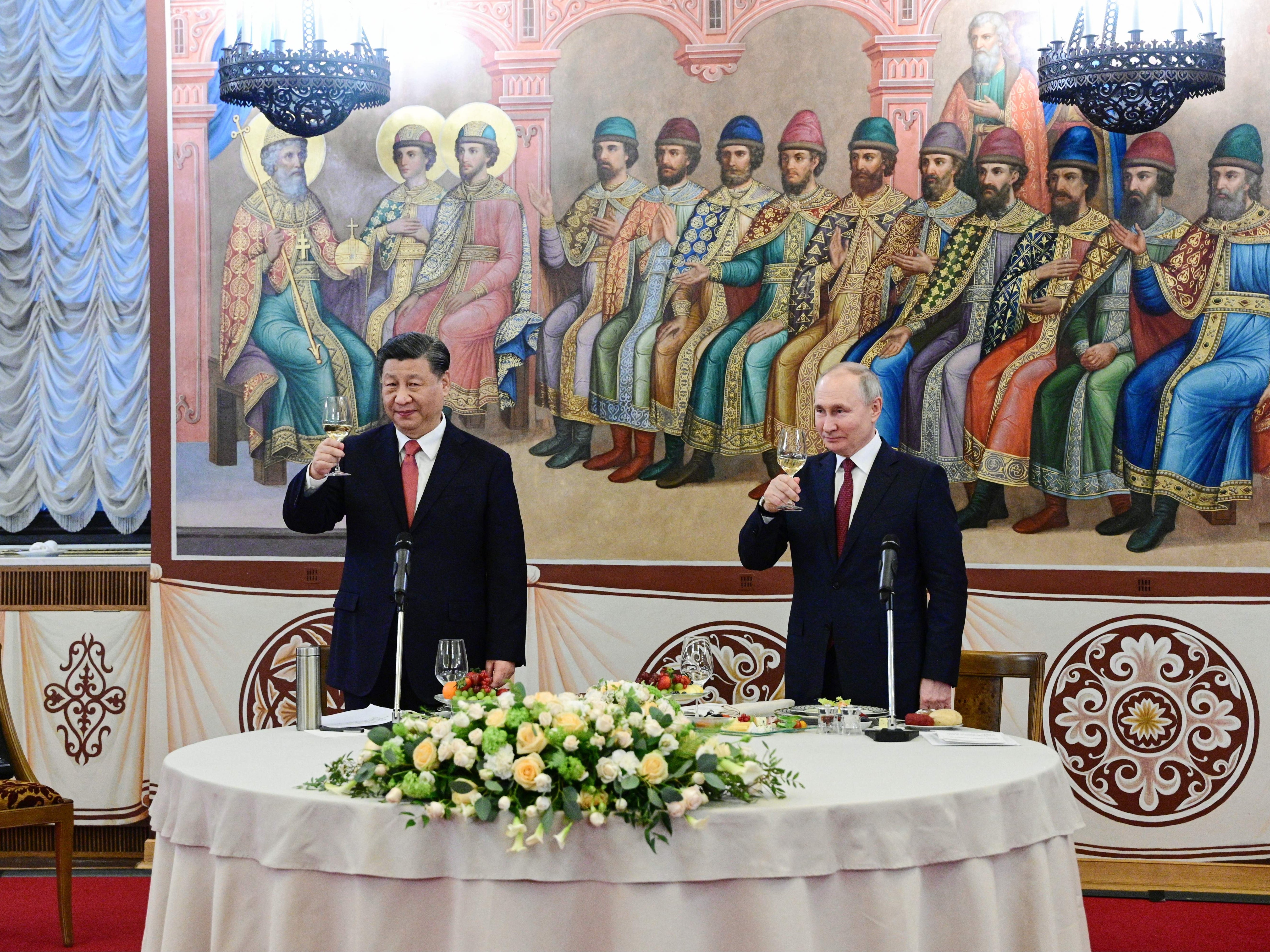 Russian president Vladimir Putin and China's President Xi Jinping hold glasses during a reception following their talks at the Kremlin in Moscow on 21 March 2023