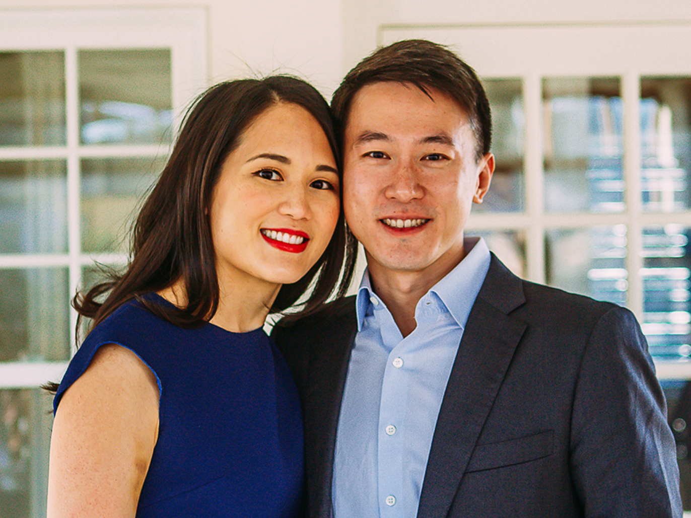 Shou Zi Chew and his wife Vivian Kao pictured on an archived version of his Harvard Business School alumni page